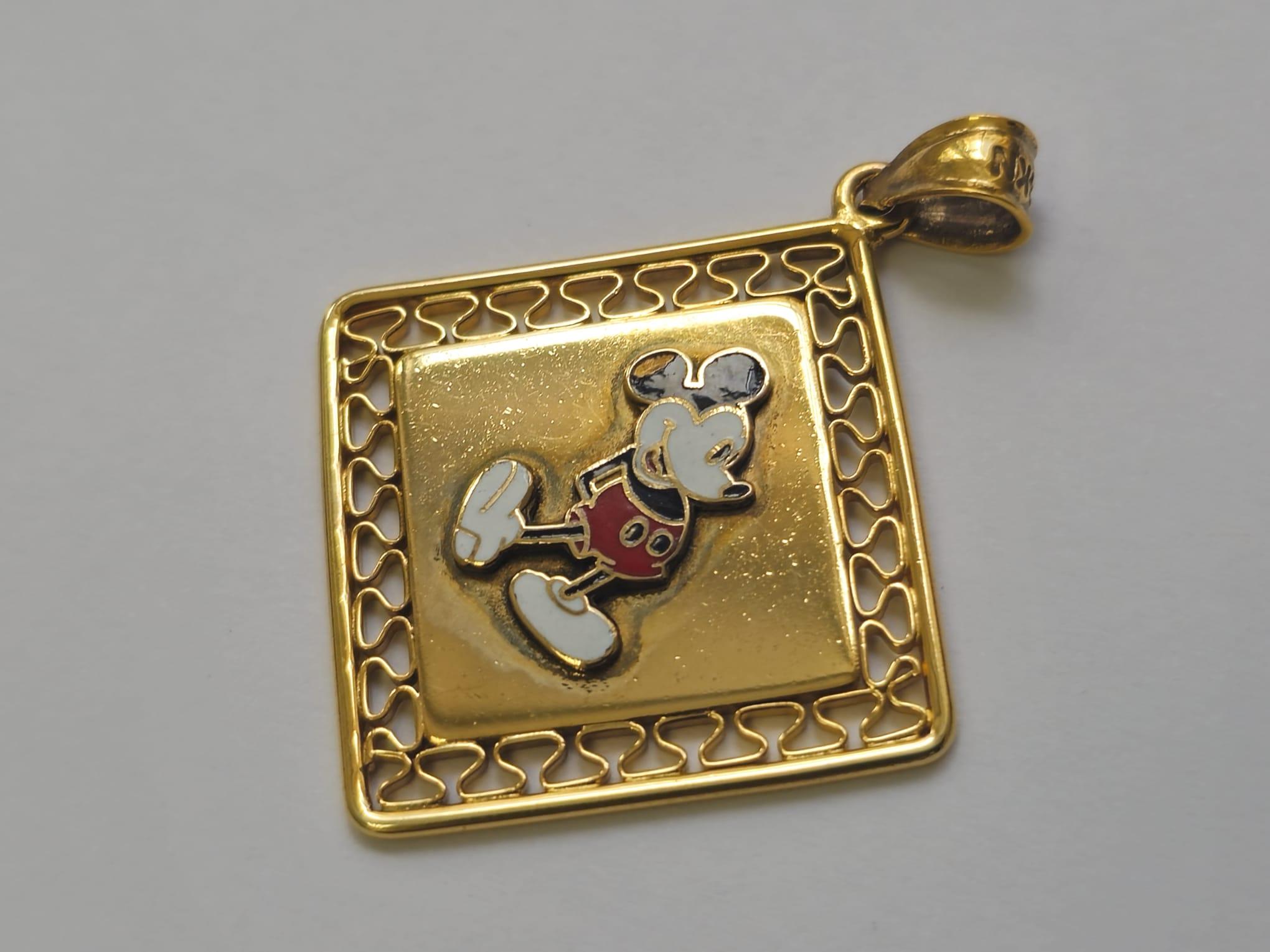 Vintage Micky Mouse Pendant in 14k Gold In Excellent Condition For Sale In Miami, FL