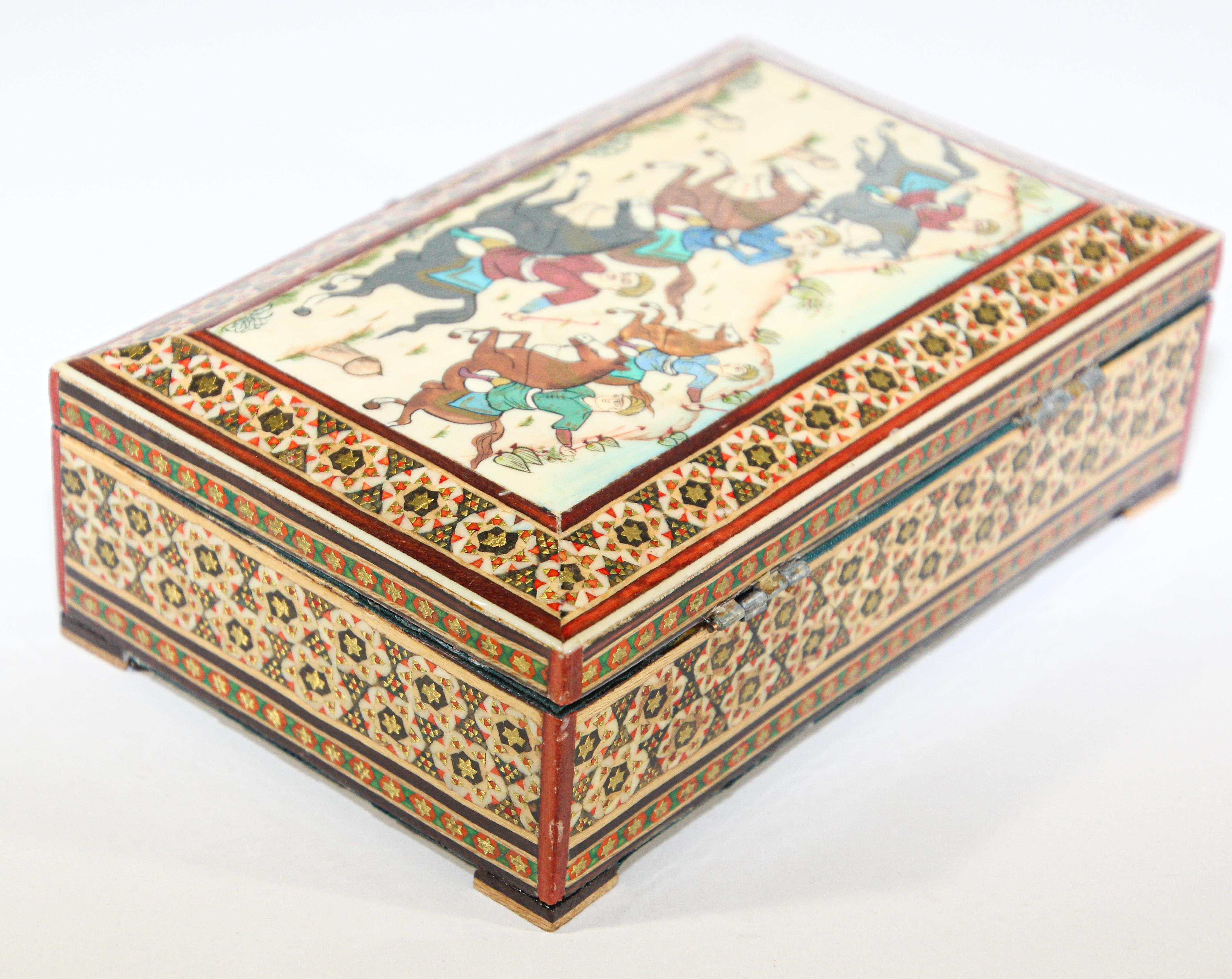 Vintage Micro Mosaic Indo Persian Moorish Inlaid Trinket Box In Good Condition In North Hollywood, CA