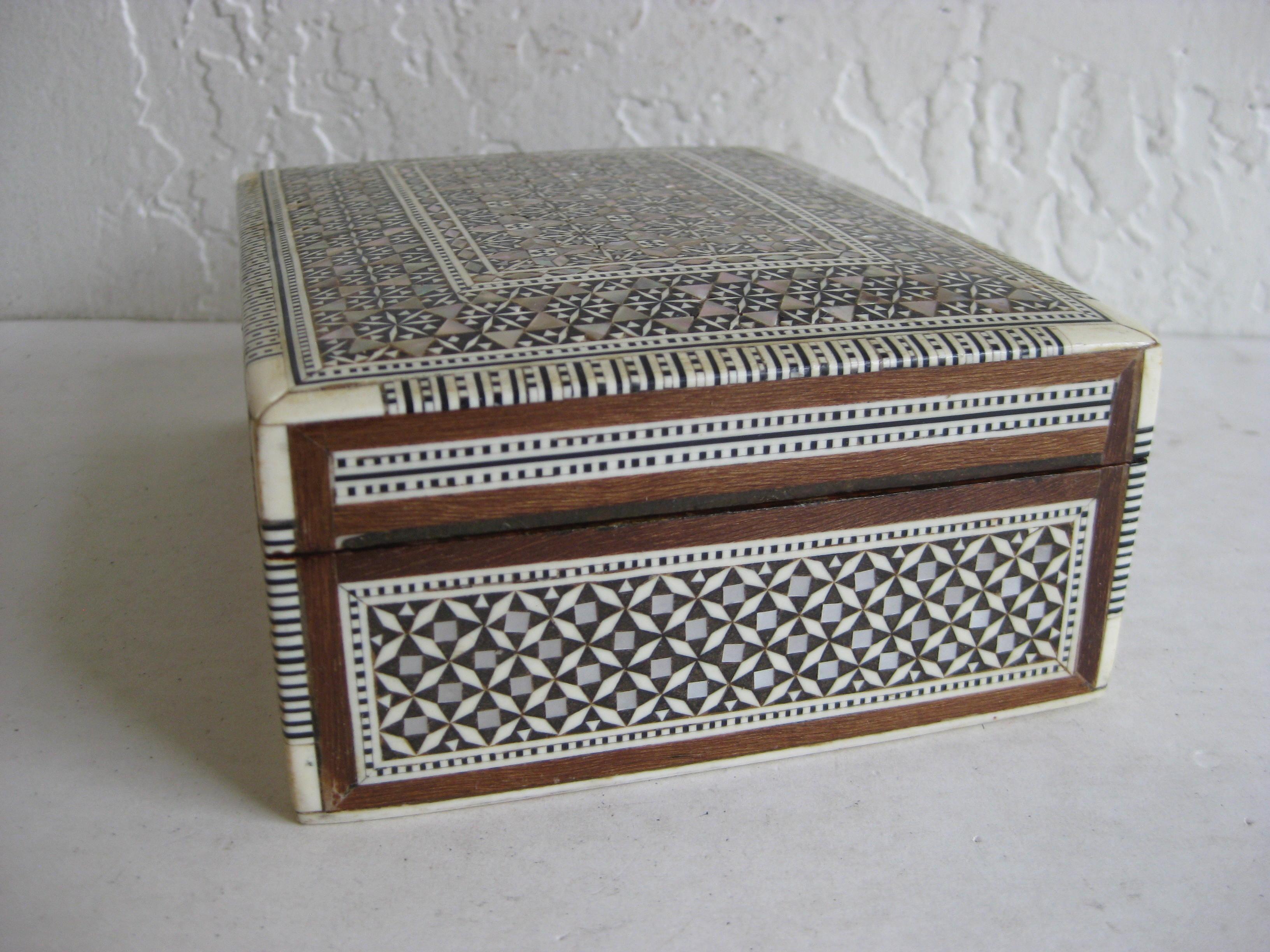 Vintage Micro Mosaic Marquetry Mother of Pearl Inlay Wooden Jewelry Trinket Box 1