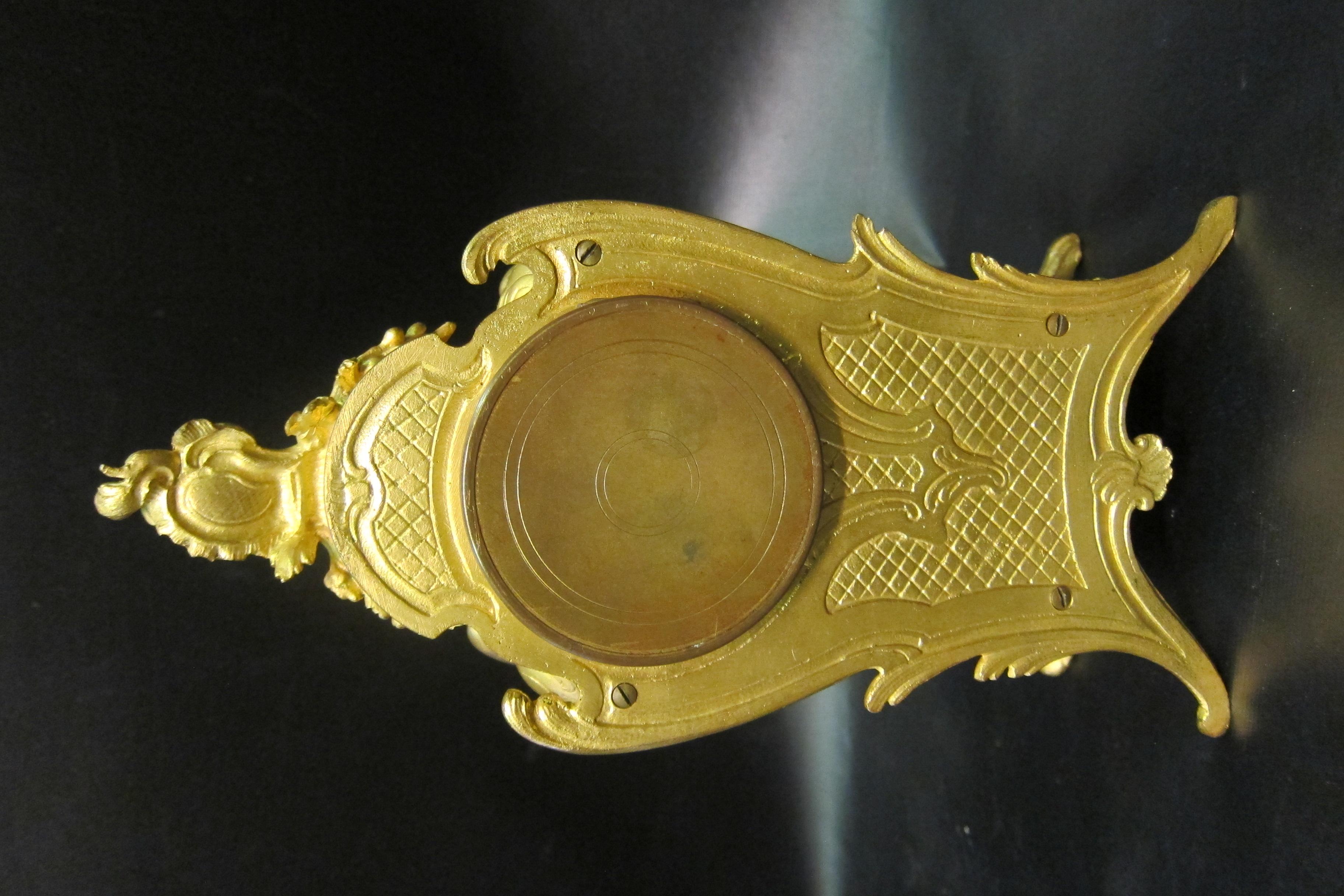 Französische Boudoir-Uhr aus vergoldeter Bronze und Emaille, Mitte des 19. Jahrhunderts im Angebot 6
