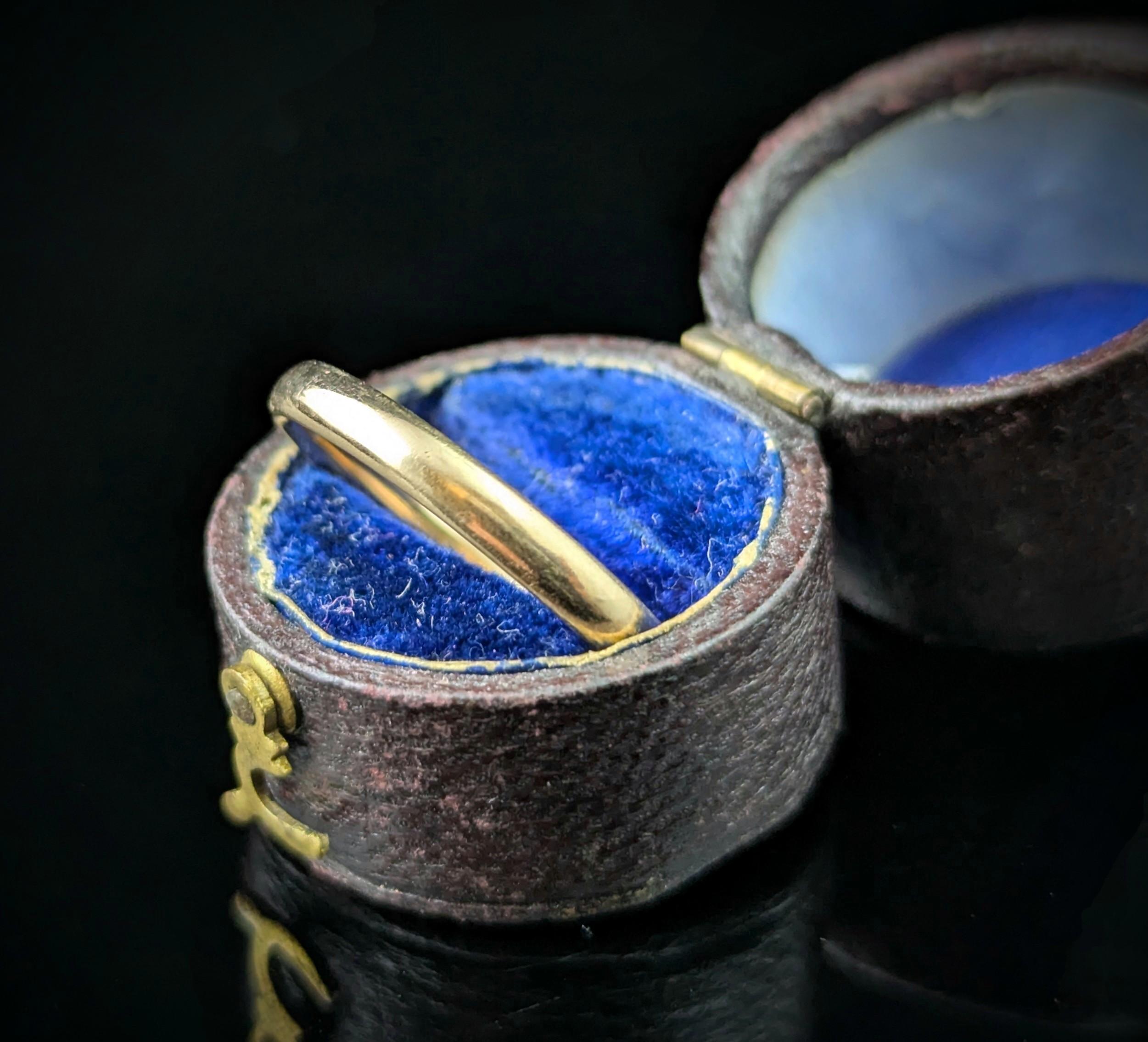 Vintage Mid-20th century 9k yellow gold band ring, wedding band In Good Condition For Sale In NEWARK, GB