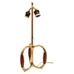 Vintage Mitte des 20. Jahrhunderts Messing und Oak Wood Tischlampe. 1960's
