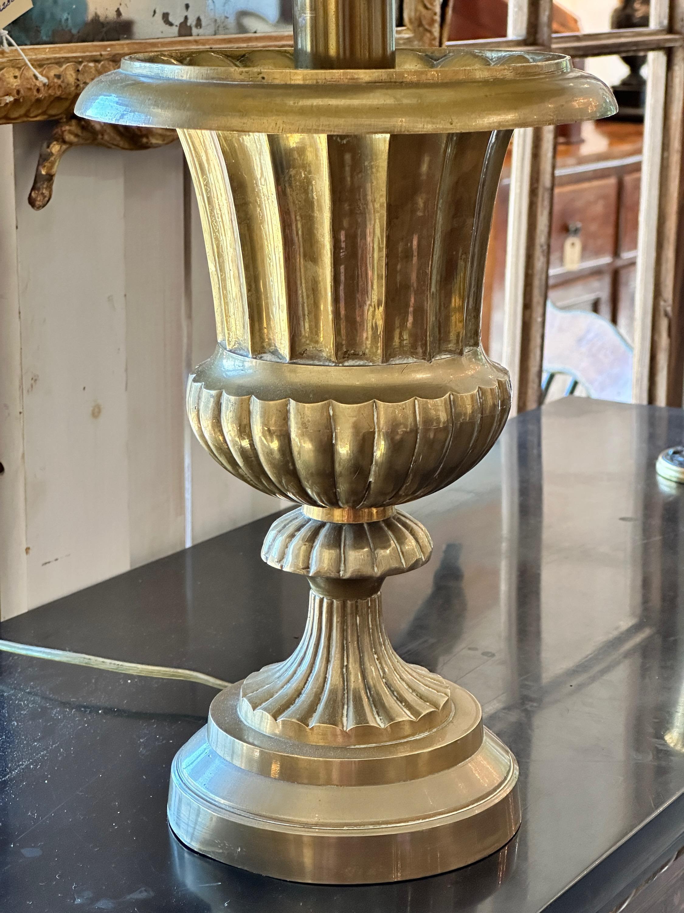 Vintage Mid 20th Century Brass Urn Lamp For Sale 3