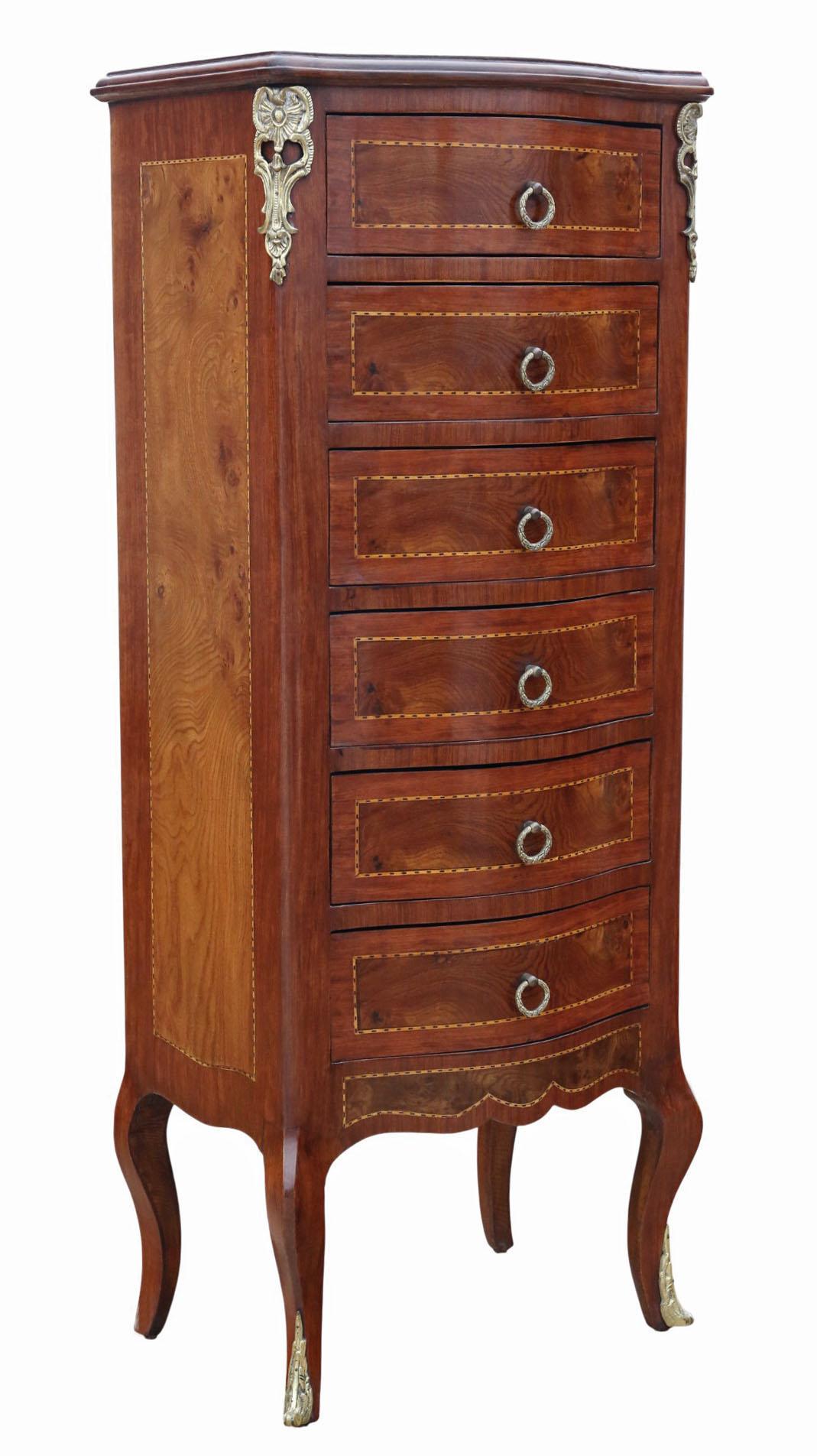 20ième siècle Vintage Mid-20th Century Ronce de noyer Serpentine Commode Wellington à six tiroirs en vente