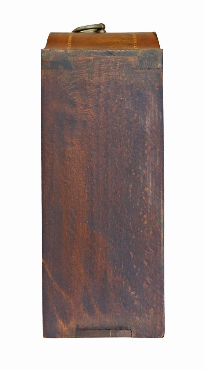 Vintage Mid-20th Century Ronce de noyer Serpentine Commode Wellington à six tiroirs en vente 3