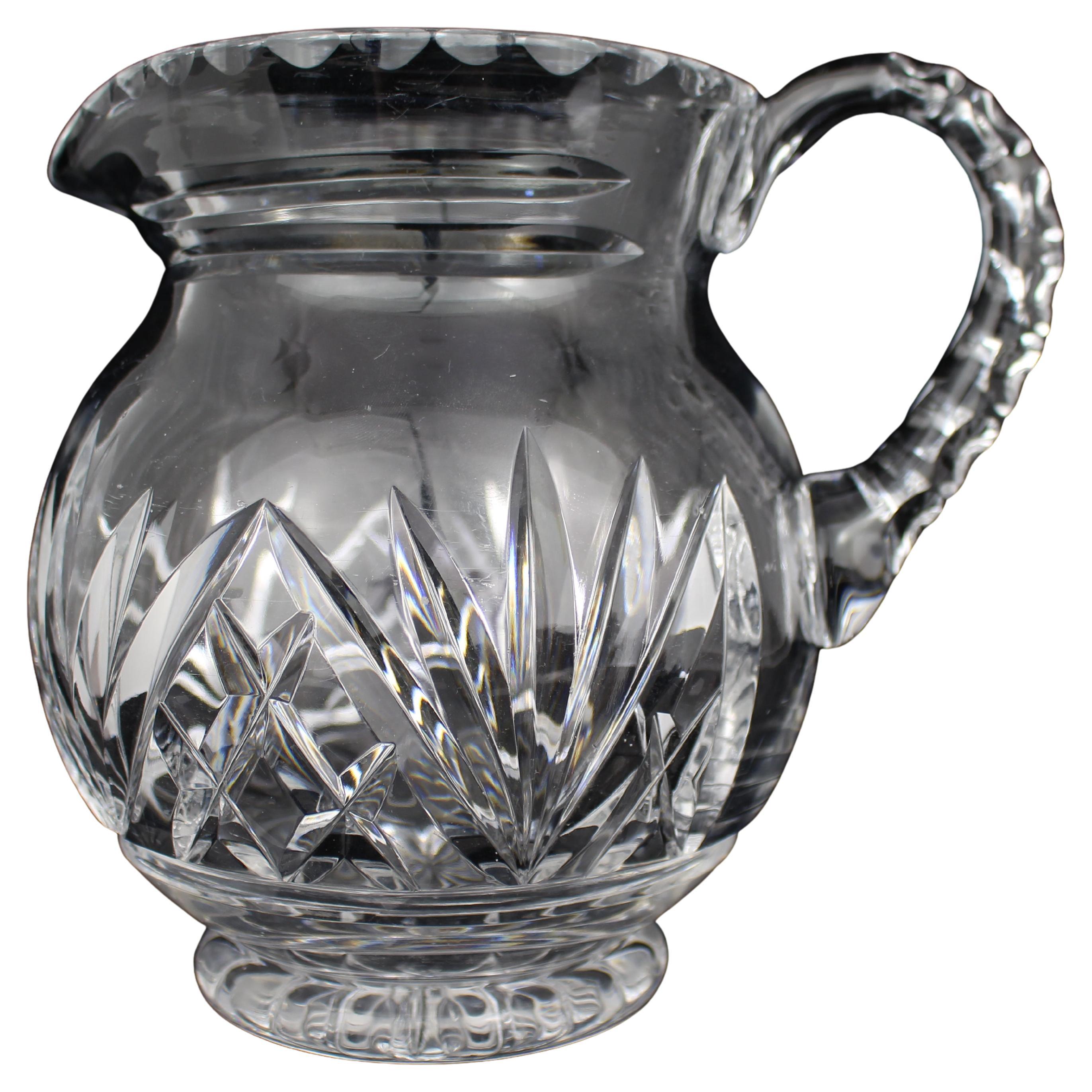 Jarra vintage de cristal tallado de mediados del siglo XX