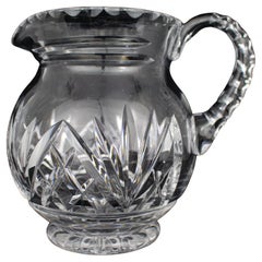 Jarra vintage de cristal tallado de mediados del siglo XX