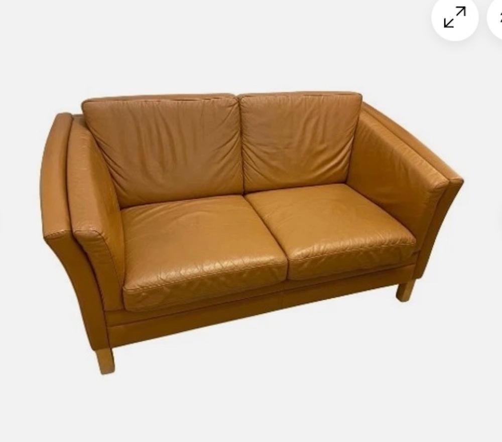 Divano vintage danese a due posti in pelle marrone della metà del XX secolo In condizioni buone in vendita a London, GB