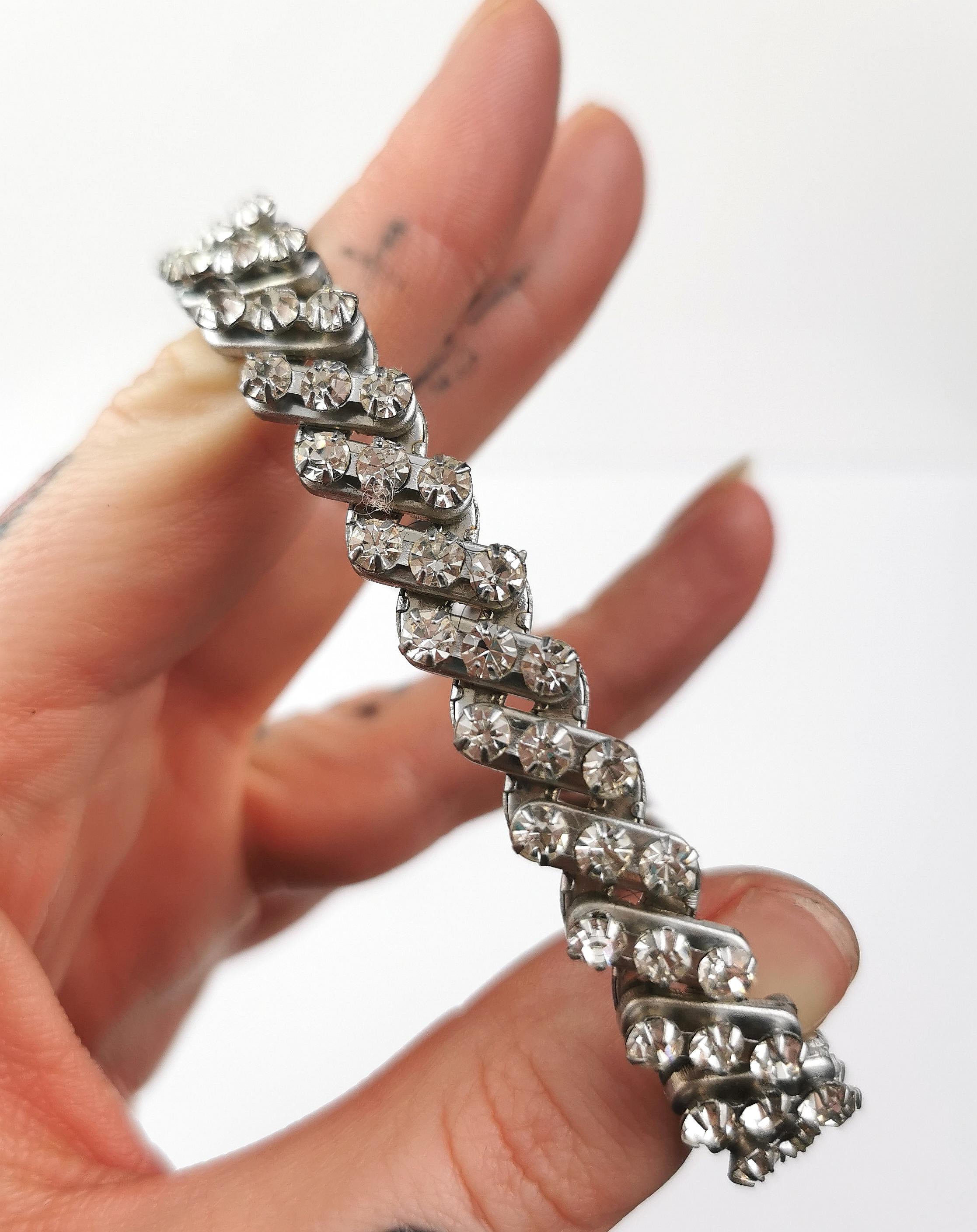Vintage Mid-20th century diamante bracelet, expandable  In Good Condition For Sale In NEWARK, GB