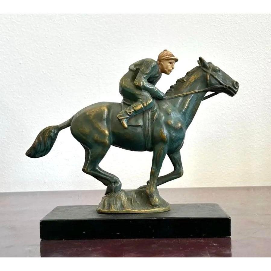 Scultura equestre d'epoca della metà del XX secolo con cavallo e fantino in vendita 2