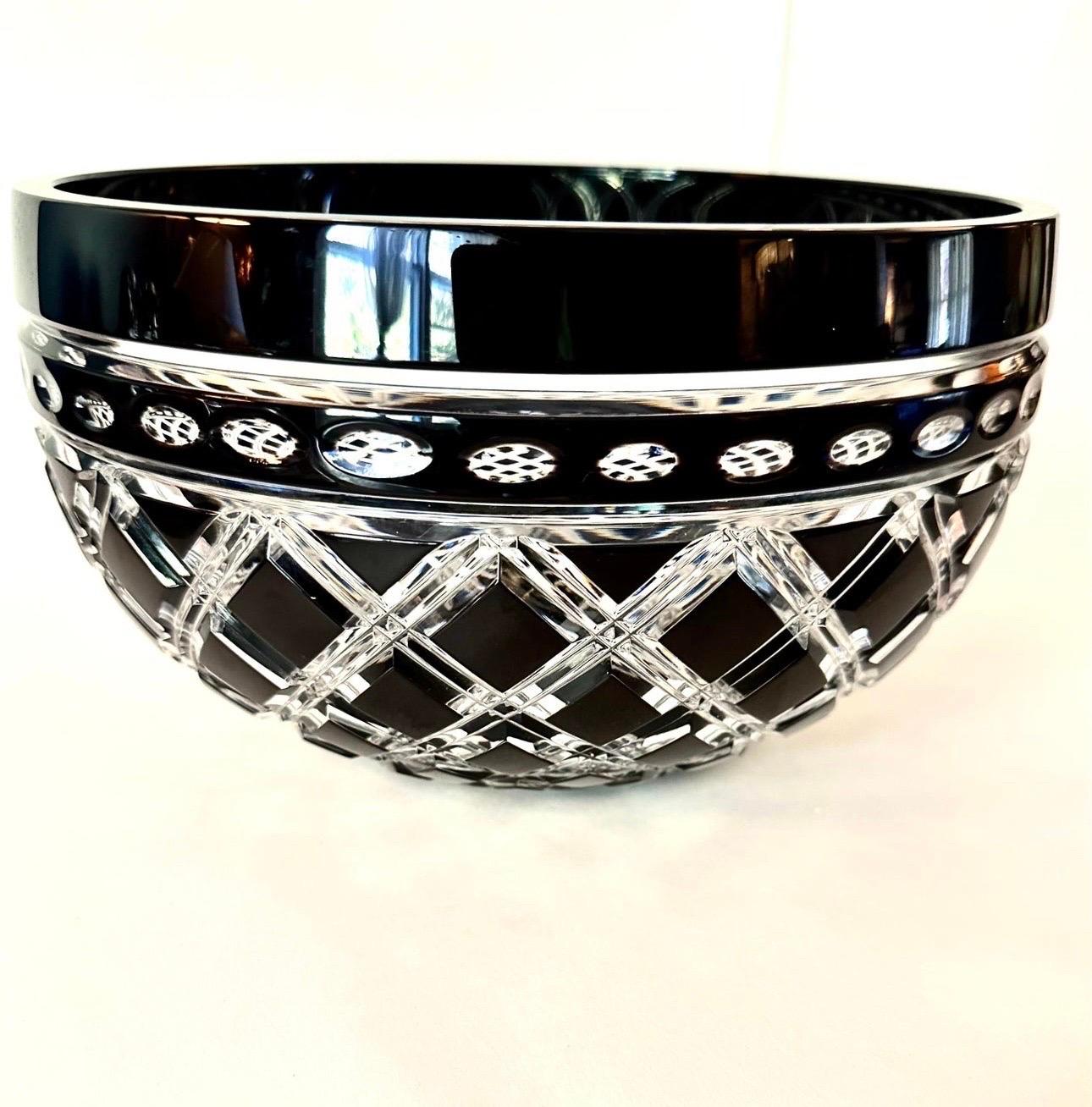 Vintage Early 20th Century Hand Cut Clear Crystal and black Onyx Large Serving Bowl made in Poland. A beautiful piece with a design modern enough to fit in any home. In excellent condition with no chips or cracks. Would look lovely as a centerpiece