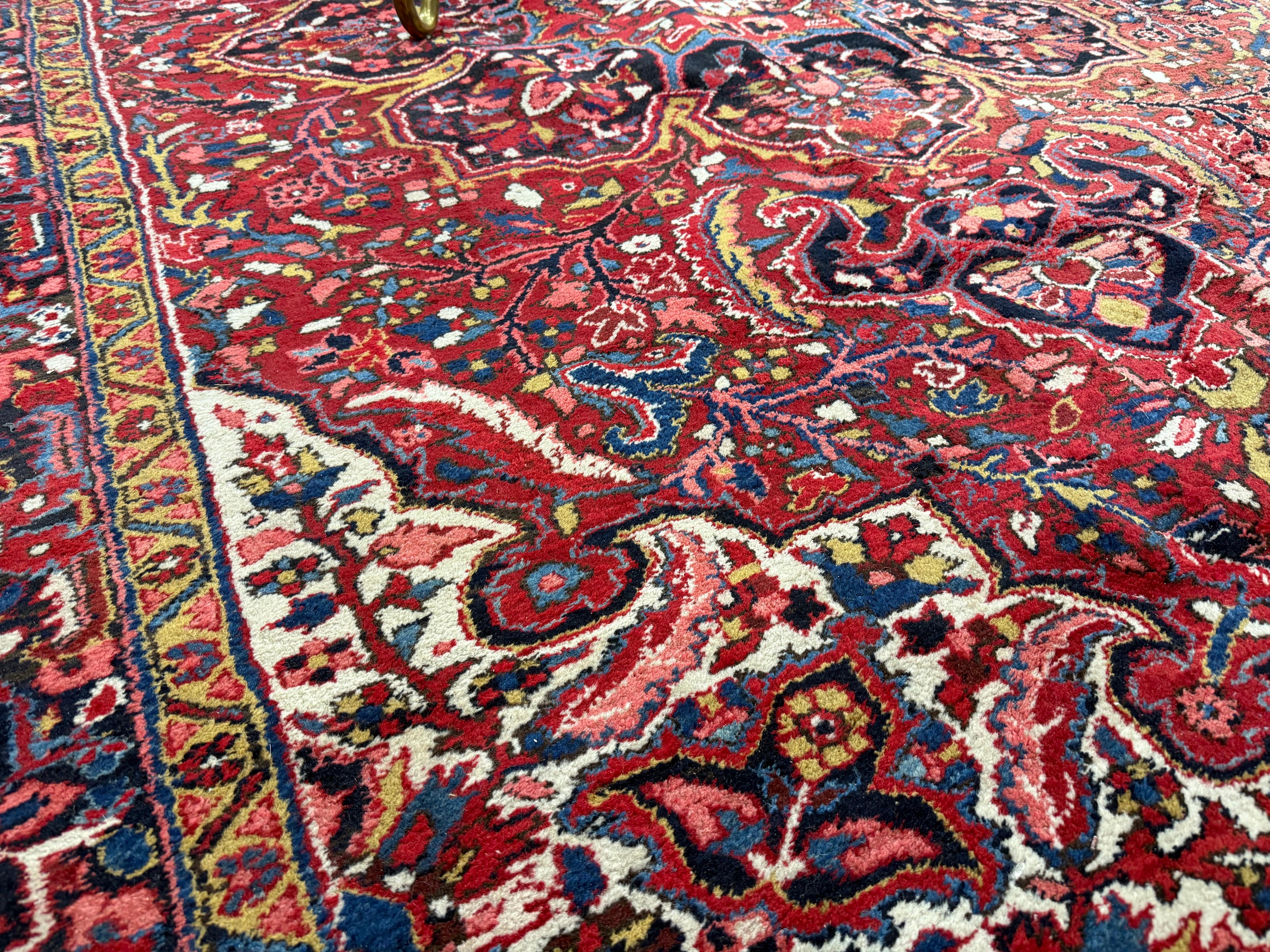Vintage Mid 20th Century Heriz Persian Rug Carpet 11.4FT x 8.4FT with Medallions For Sale 4