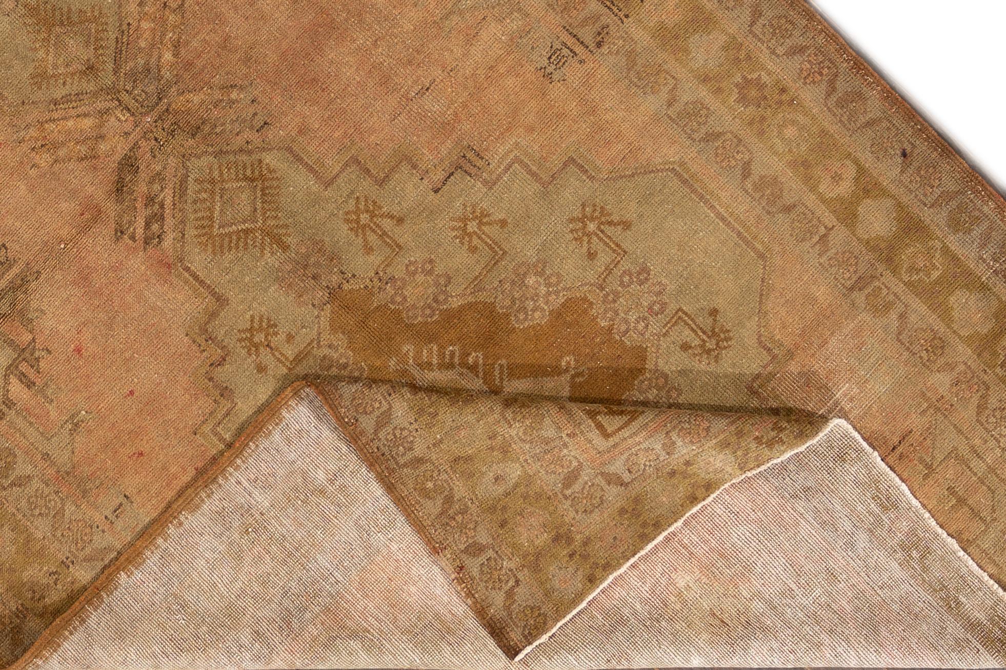Khotan-Teppich, Mitte des 20. Jahrhunderts (Ostturkestanisch) im Angebot