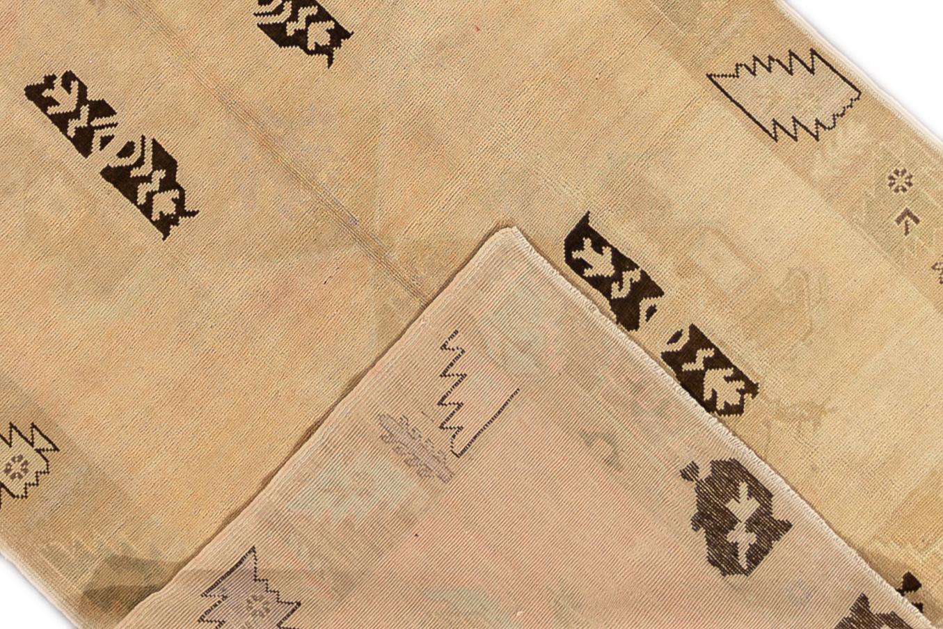 Turkestan orientale Tappeto Khotan vintage della metà del XX secolo in vendita