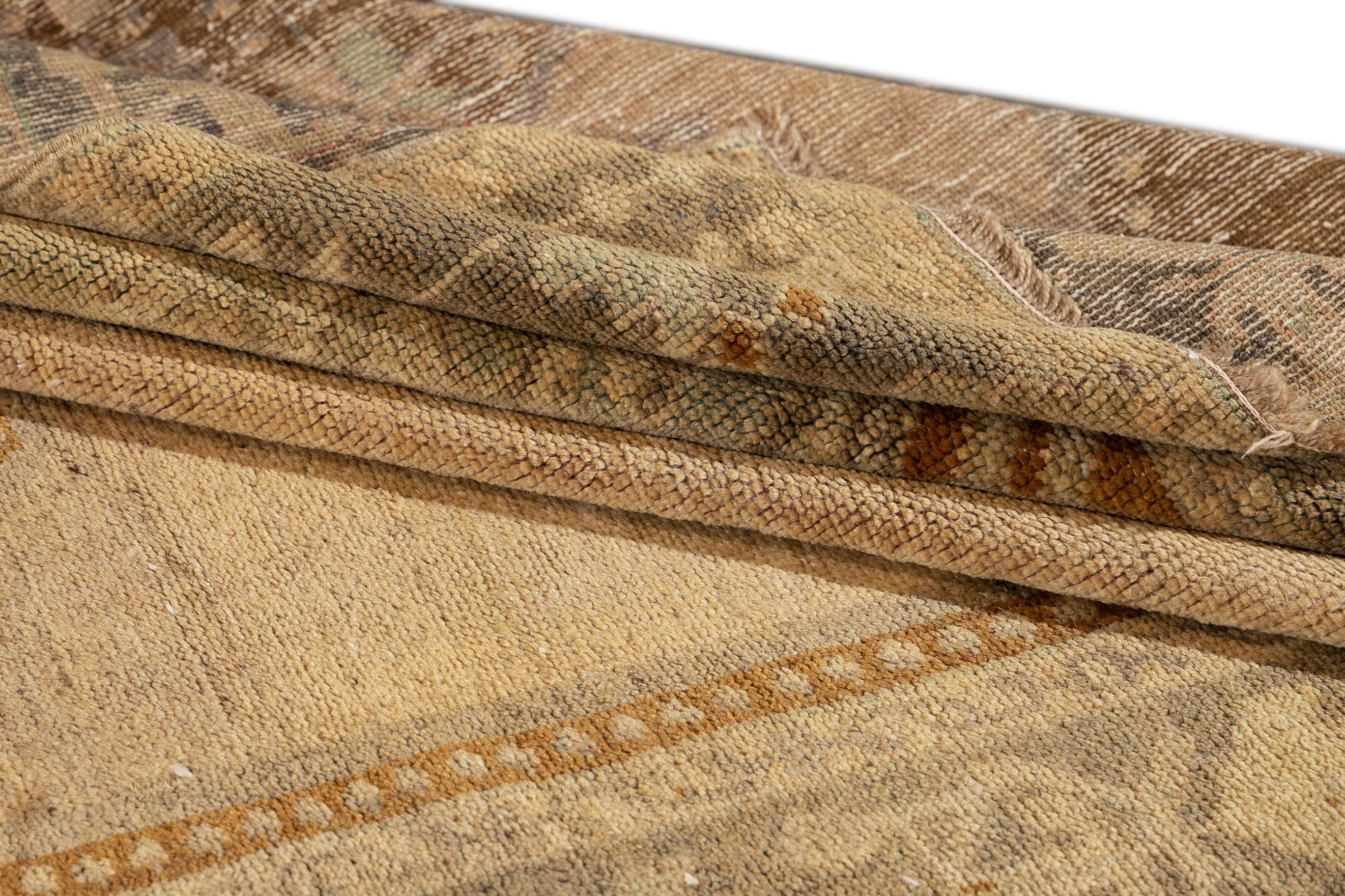Noué à la main Tapis Khotan vintage du milieu du 20e siècle en vente