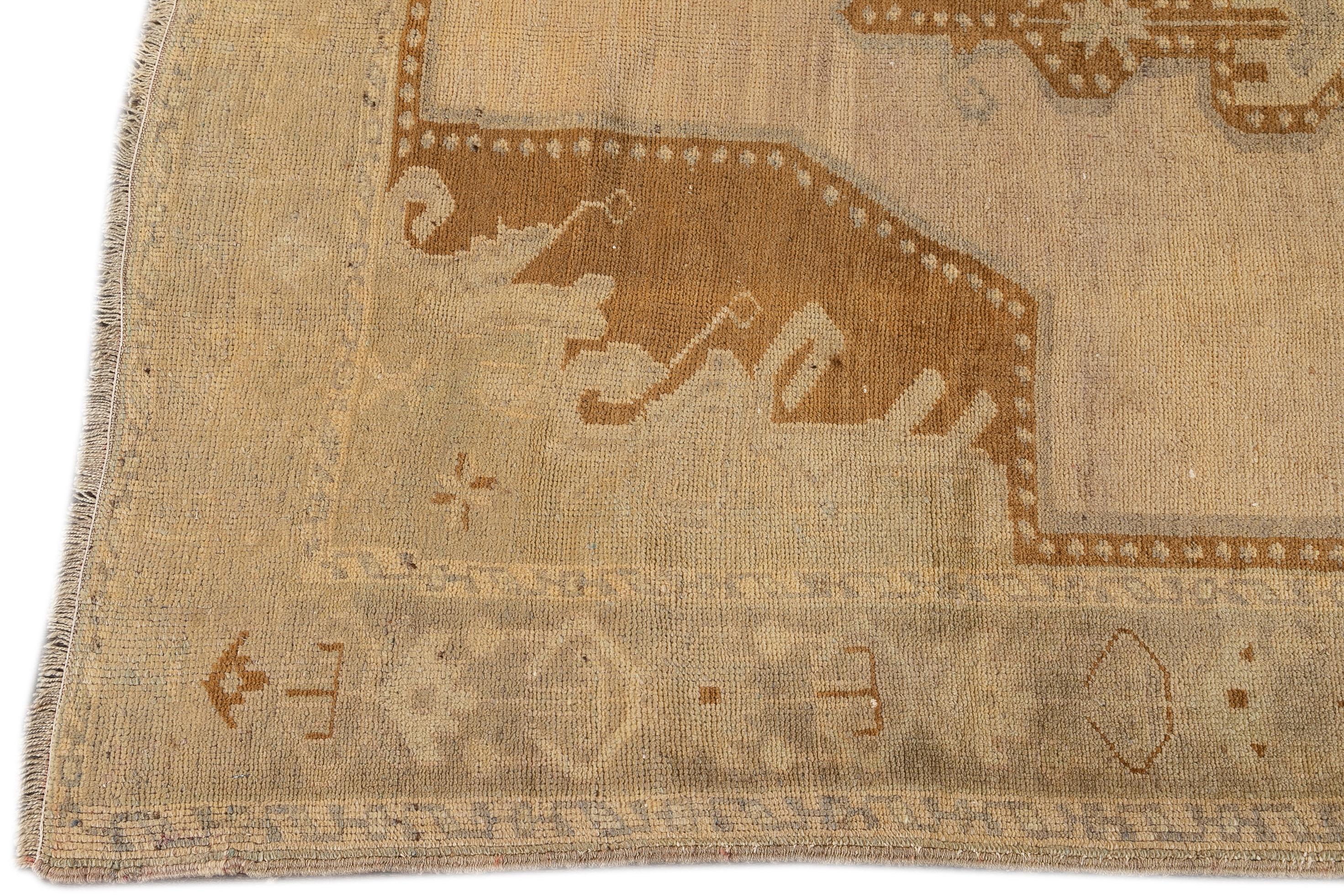 Tapis Khotan vintage du milieu du 20e siècle Bon état - En vente à Norwalk, CT