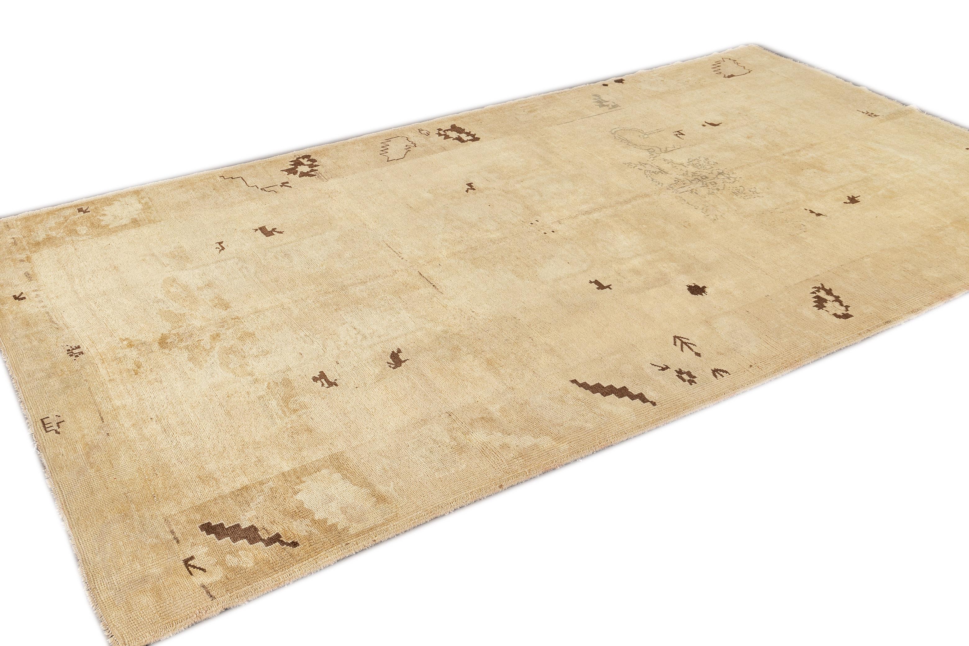 Tapis Khotan vintage du milieu du XXe siècle en vente 1