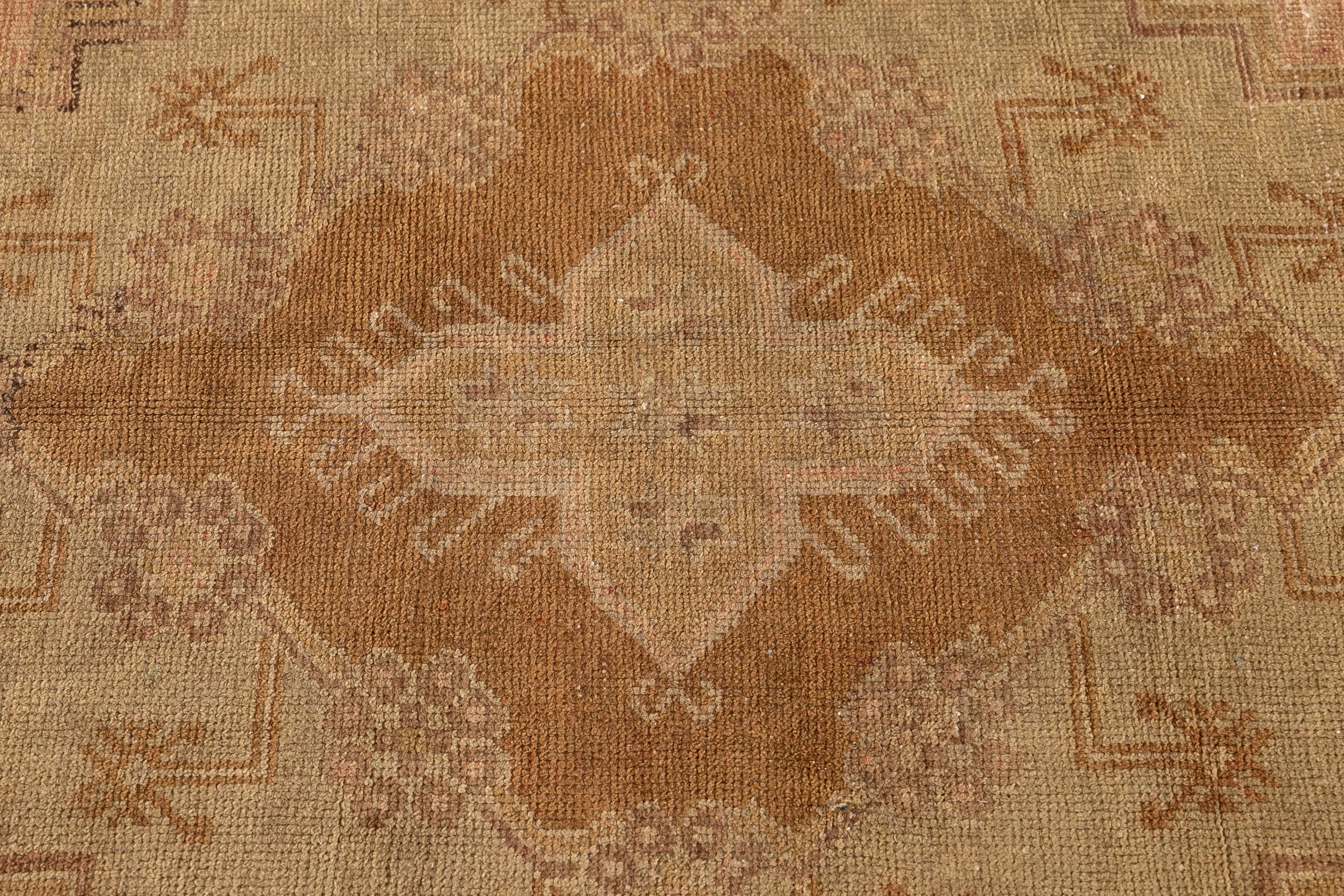 Khotan-Teppich, Mitte des 20. Jahrhunderts im Angebot 3