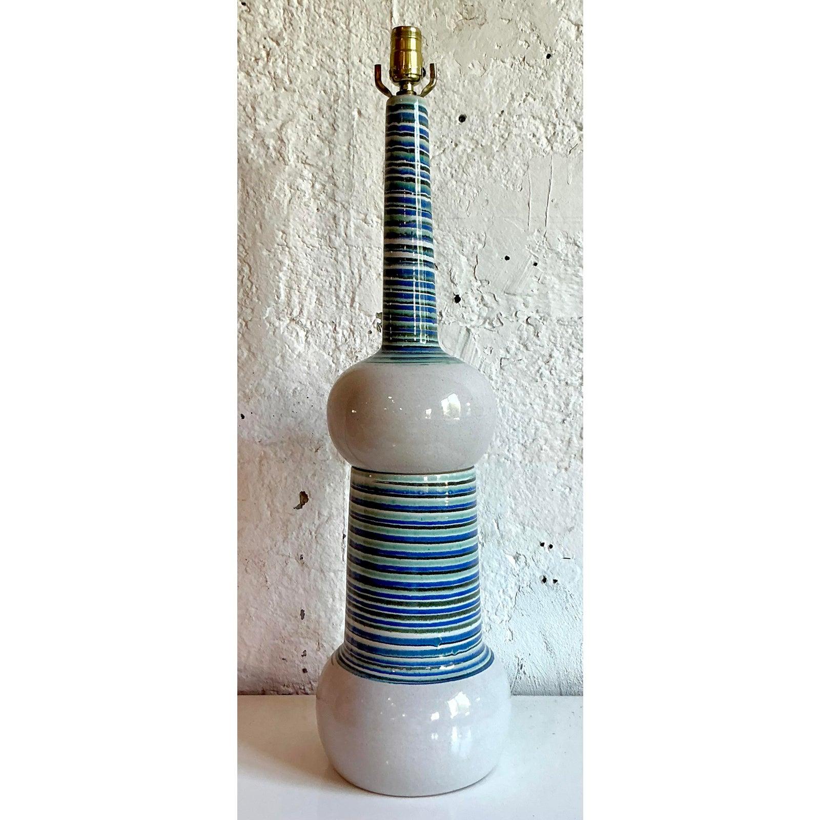 Lampada da tavolo dipinta a mano Martz, vintage, metà del XX secolo In condizioni buone in vendita a West Palm Beach, FL