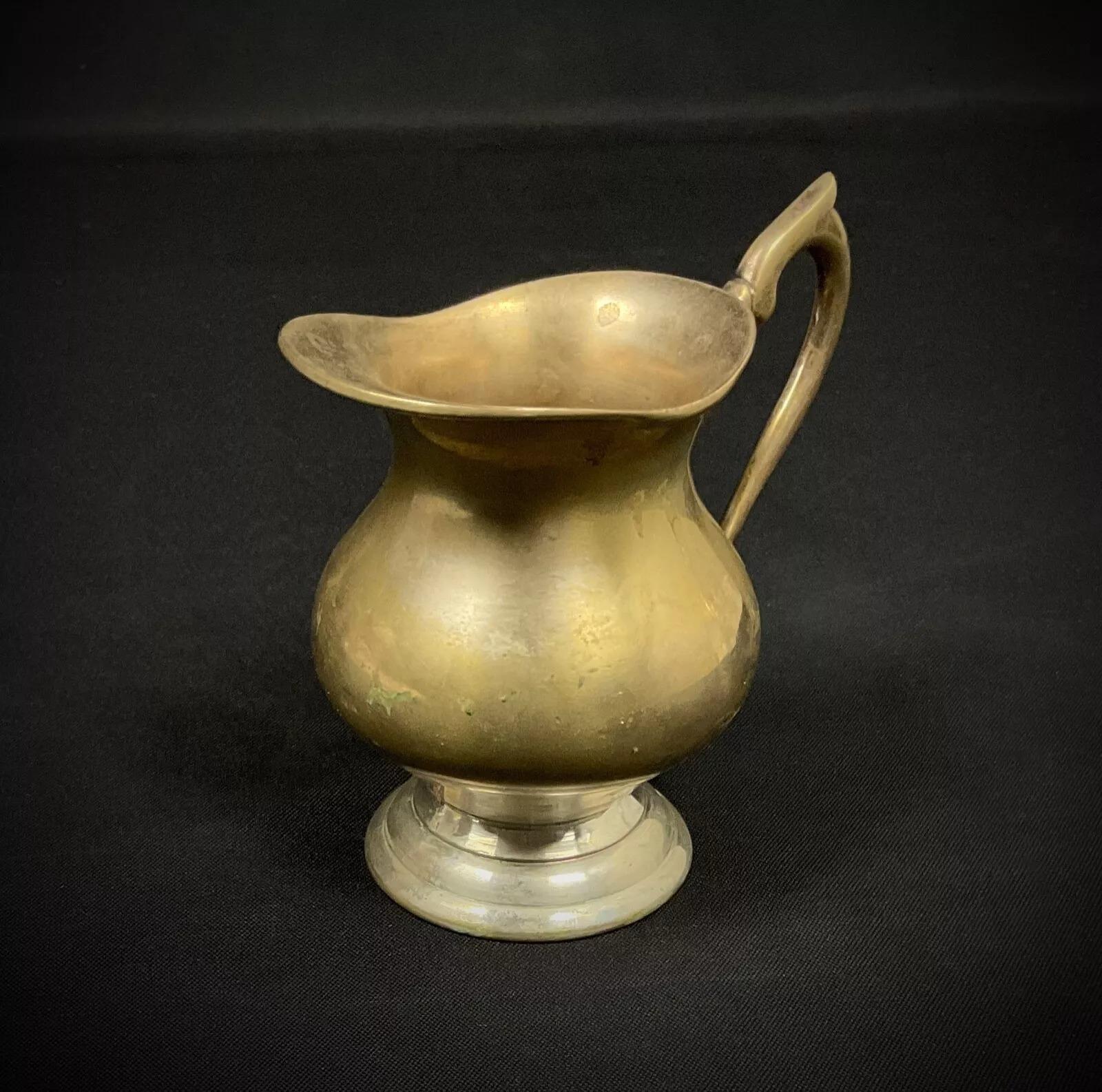 Add a touch of French vintage charm to your collection with this petite metal milk jug from the mid-20th century. Reflecting the classic design style of 1940–1960, this piece stands 3.94 in tall, with a length of 4.33 in and a diameter of 2.76 in