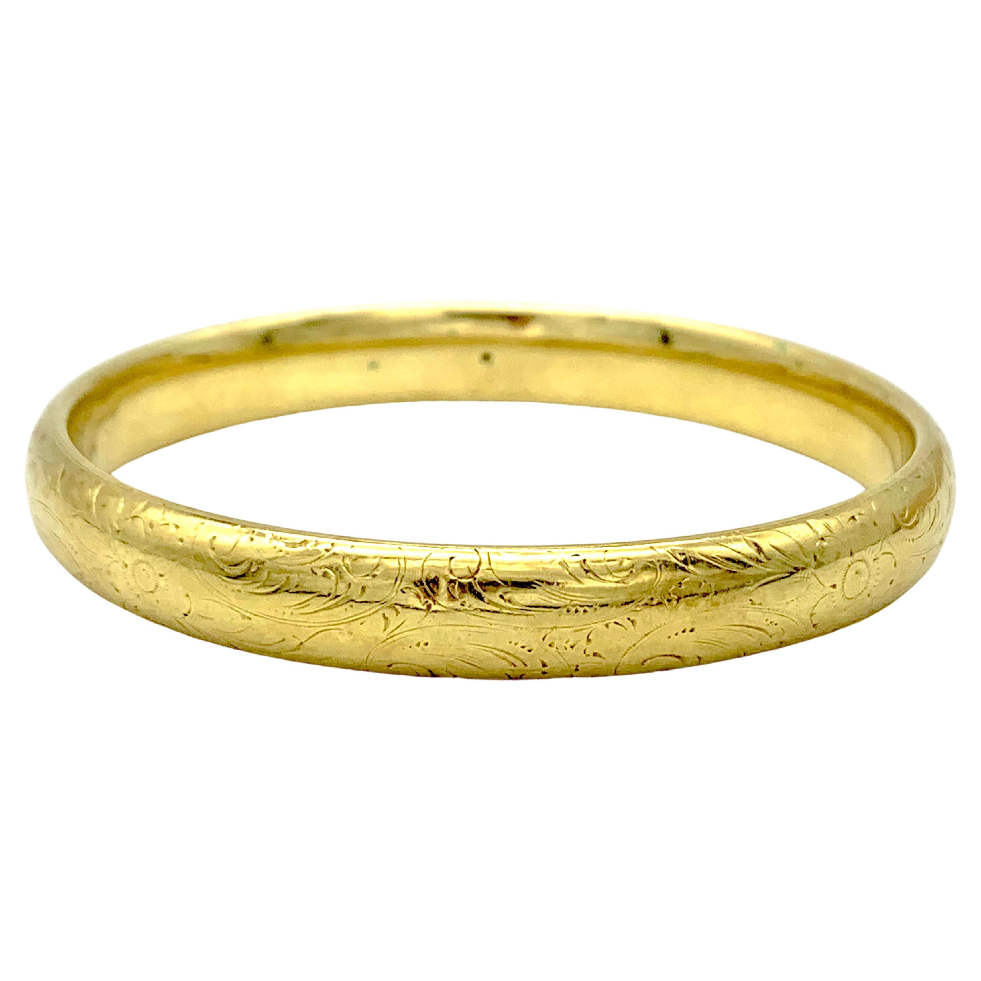 Vintage Mid 20th Century Solid 14K Yellow Gold Bangle Flower Engraving  For Sale