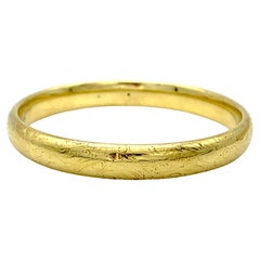 Vintage Mid 20th Century Solid 14K Yellow Gold Bangle Flower Engraving 