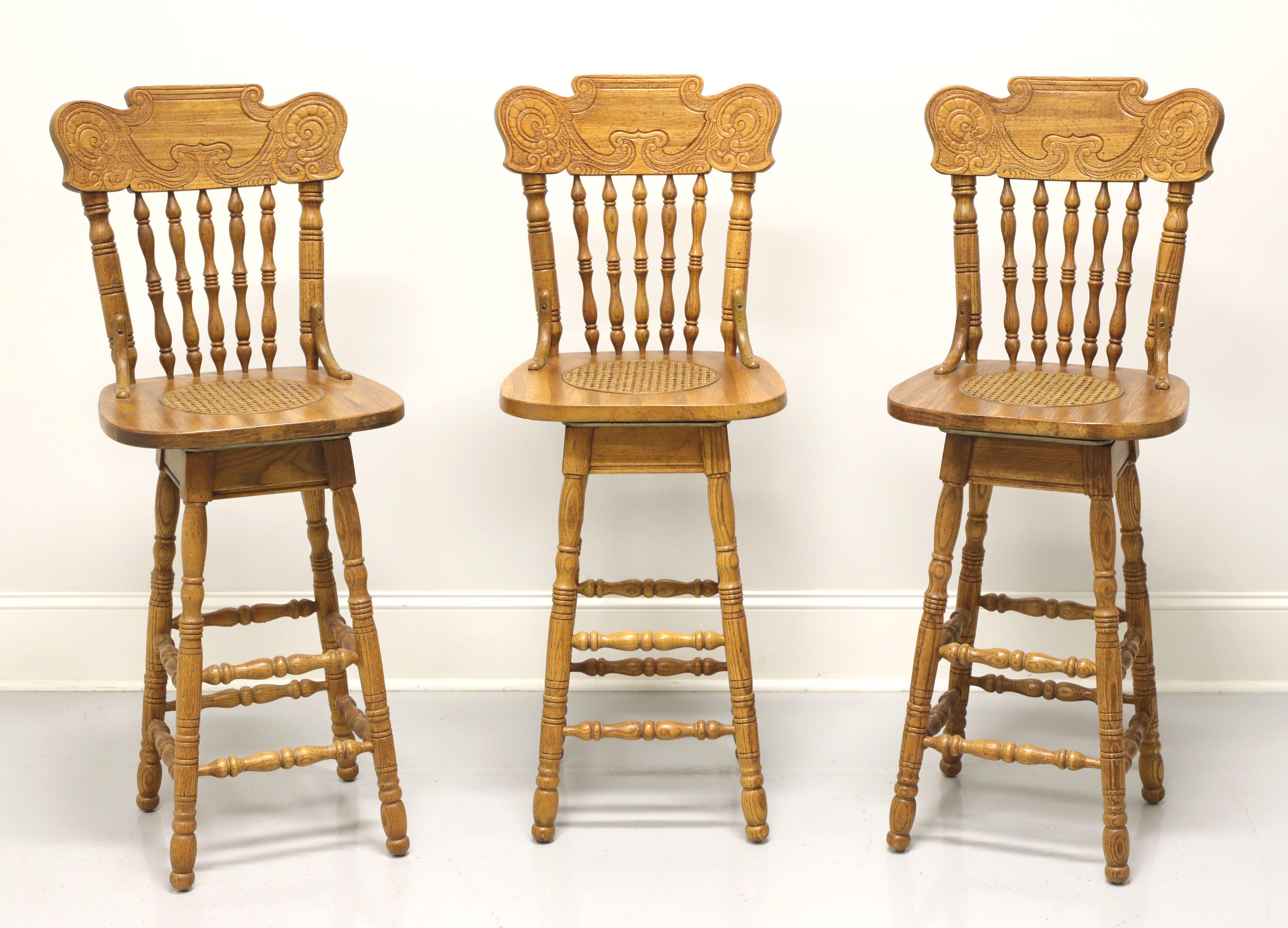 Mid 20th Century Solid Oak Bar with Paw Feet and 3 Barstools 1