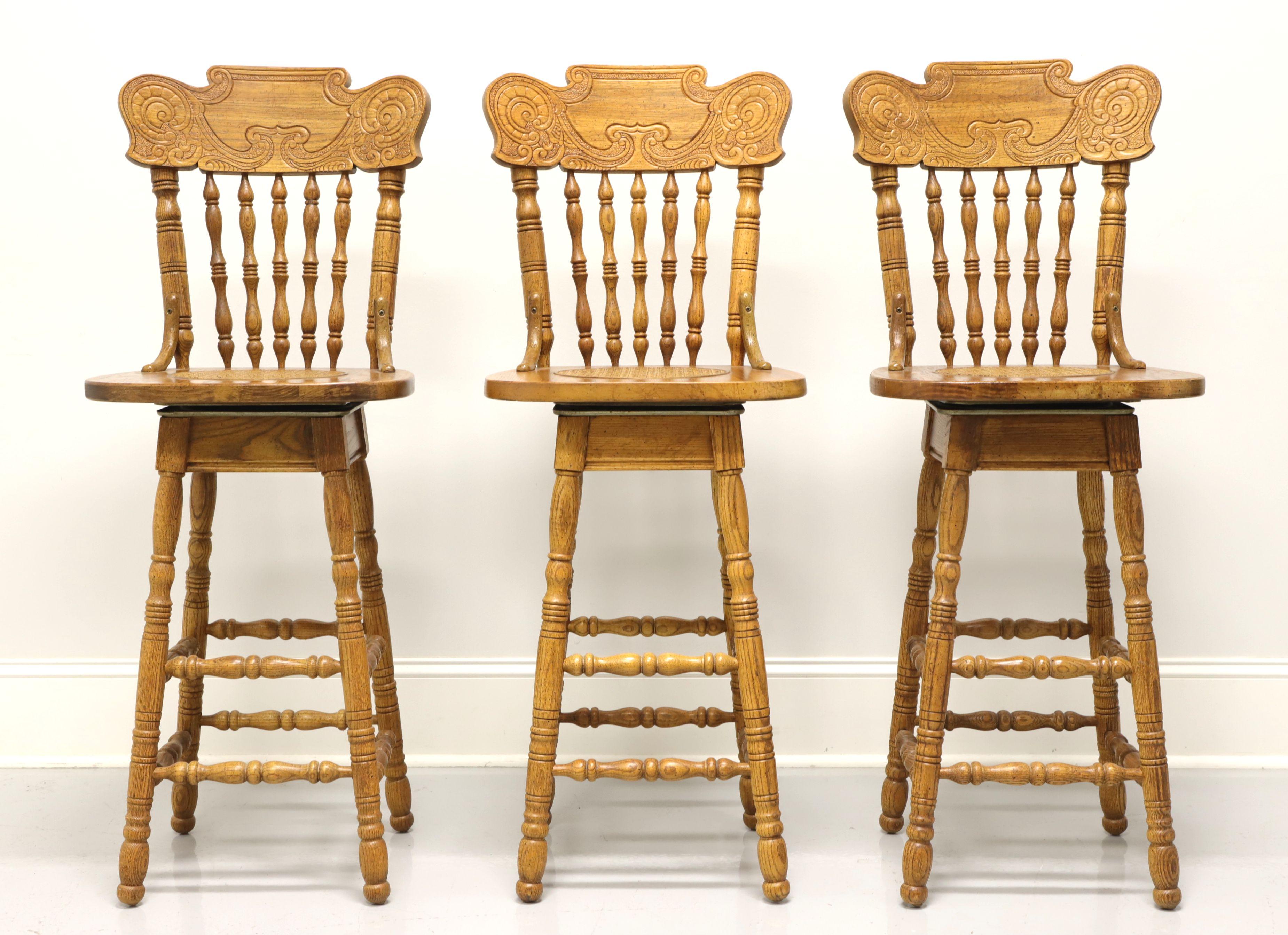 Mid 20th Century Solid Oak Bar with Paw Feet and 3 Barstools 2