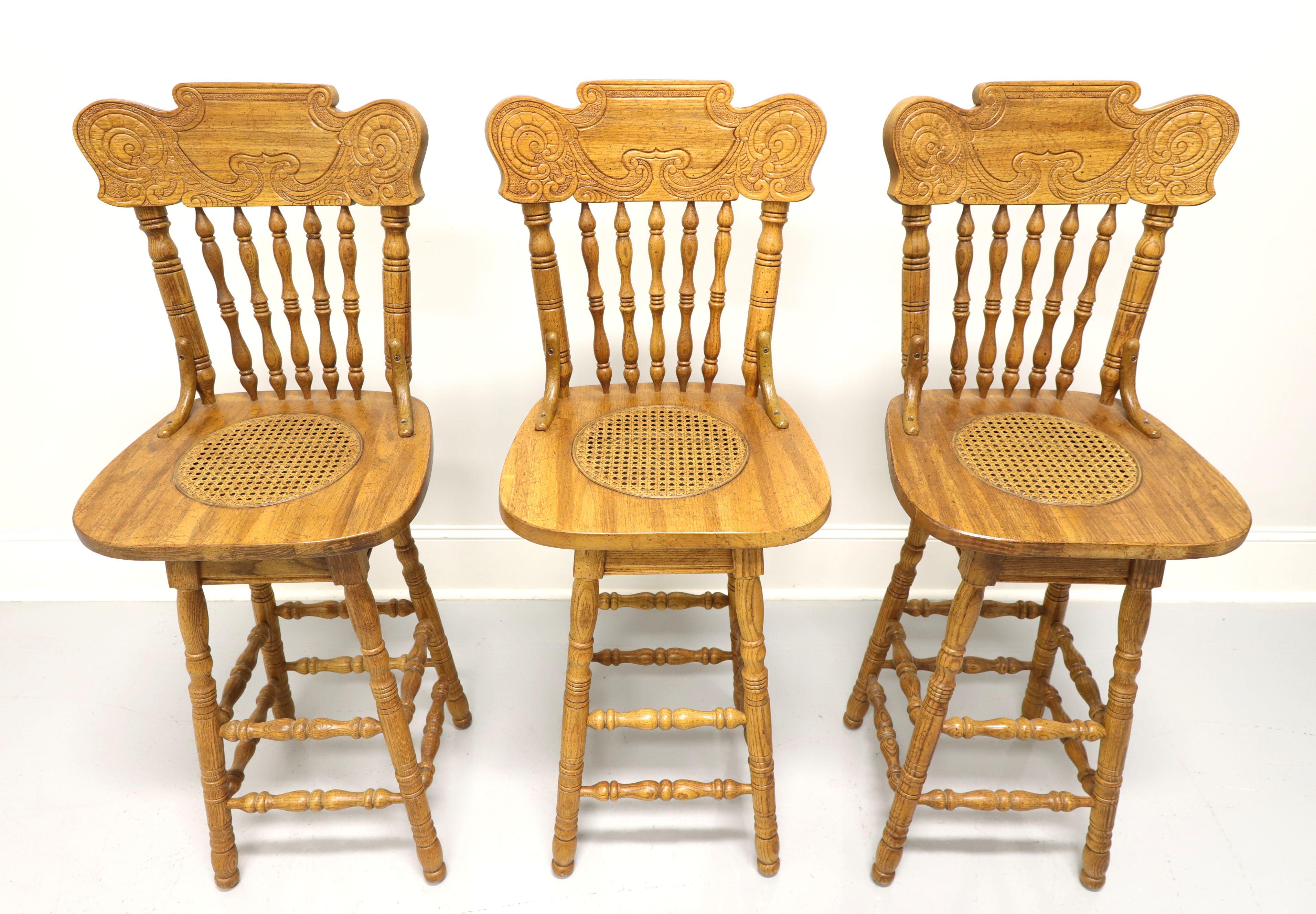 Mid 20th Century Solid Oak Bar with Paw Feet and 3 Barstools 3