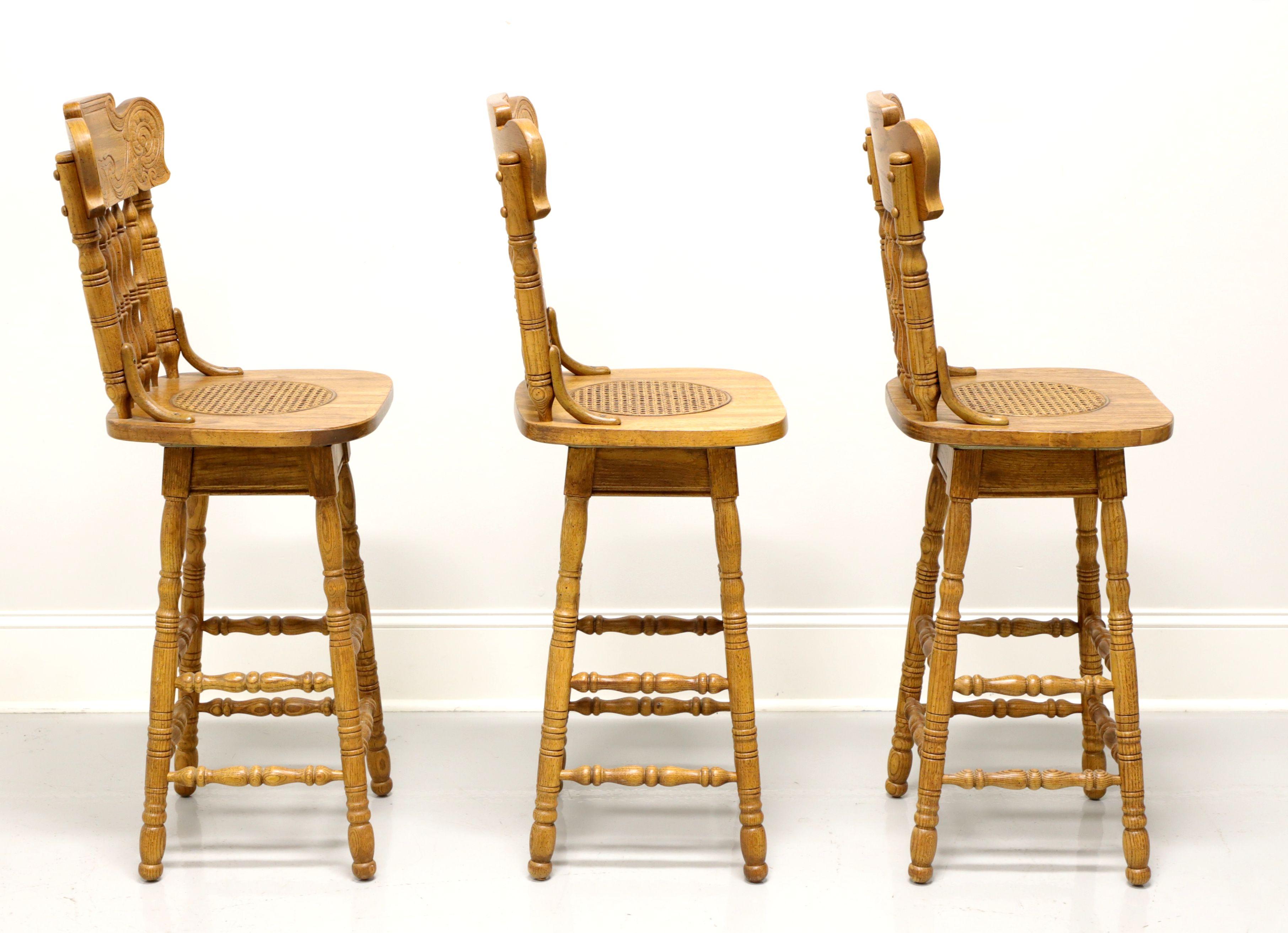 Mid 20th Century Solid Oak Bar with Paw Feet and 3 Barstools 4