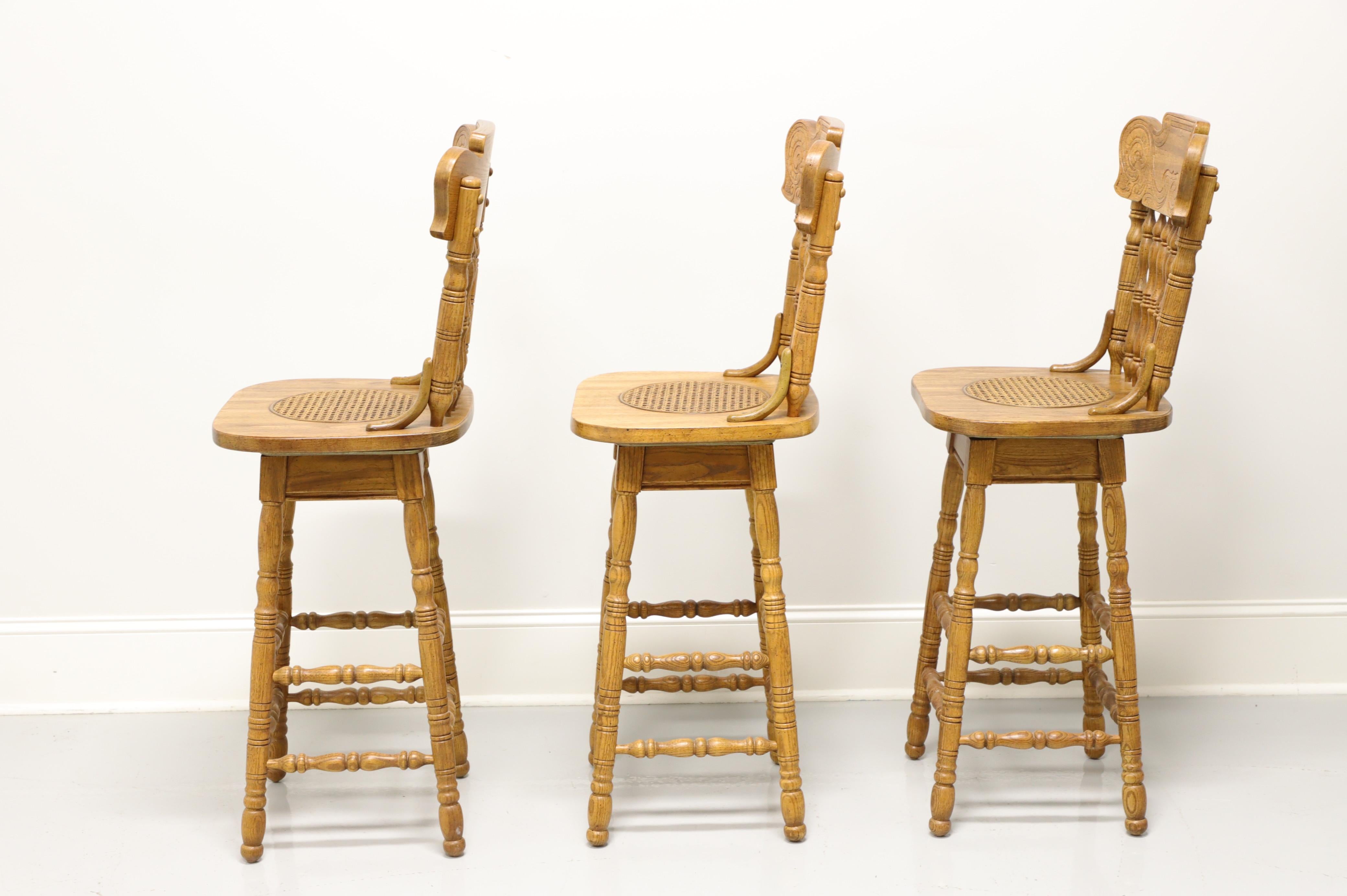 Mid 20th Century Solid Oak Bar with Paw Feet and 3 Barstools 6