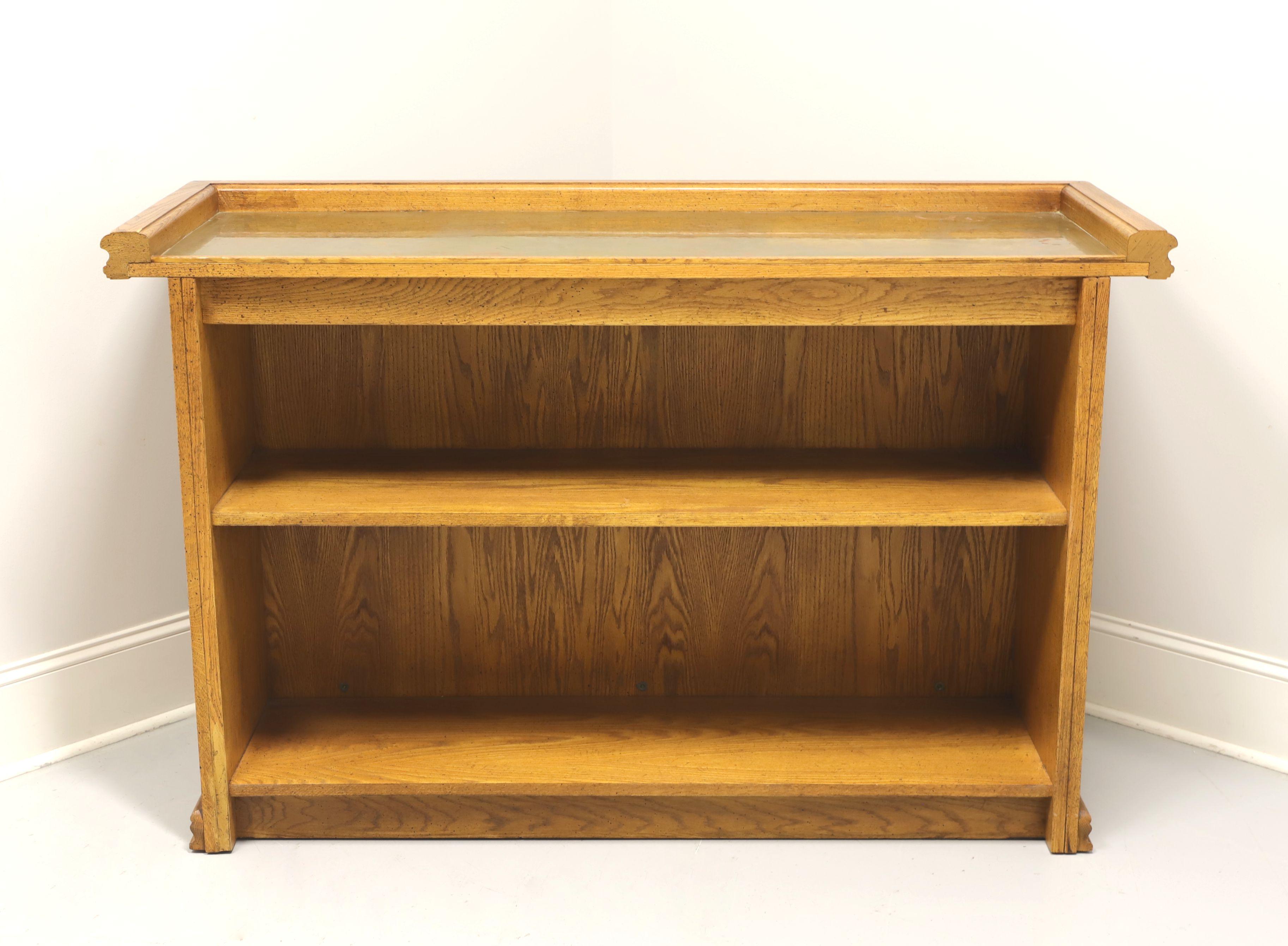 Country Mid 20th Century Solid Oak Bar with Paw Feet and 3 Barstools