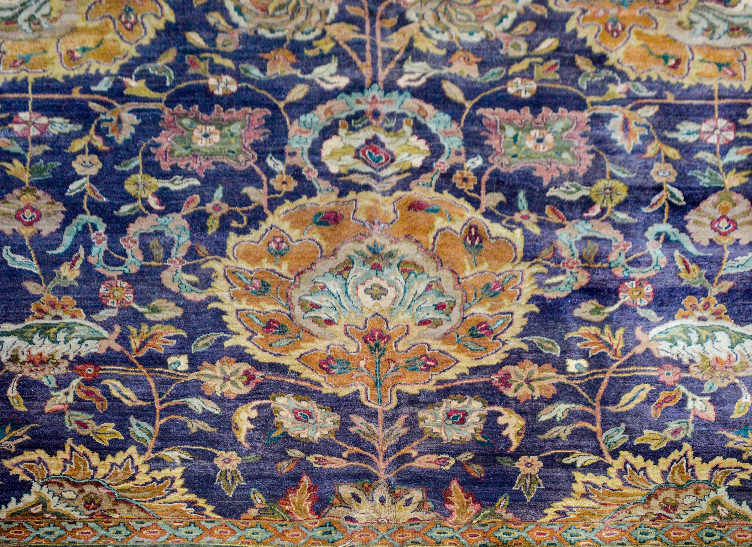 Vintage Mid-20th Century Sultanabad Rug In Good Condition In Chicago, IL