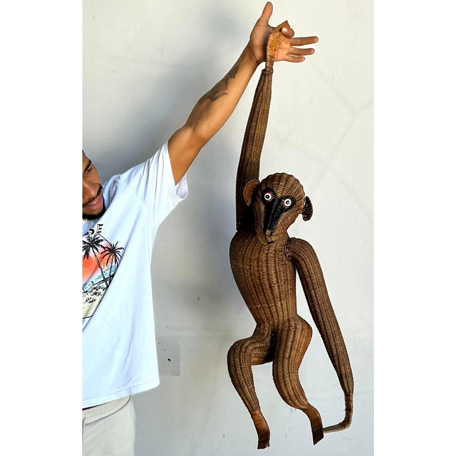 Scimmia pensile in rattan intrecciato della metà del XX secolo In condizioni buone in vendita a West Palm Beach, FL