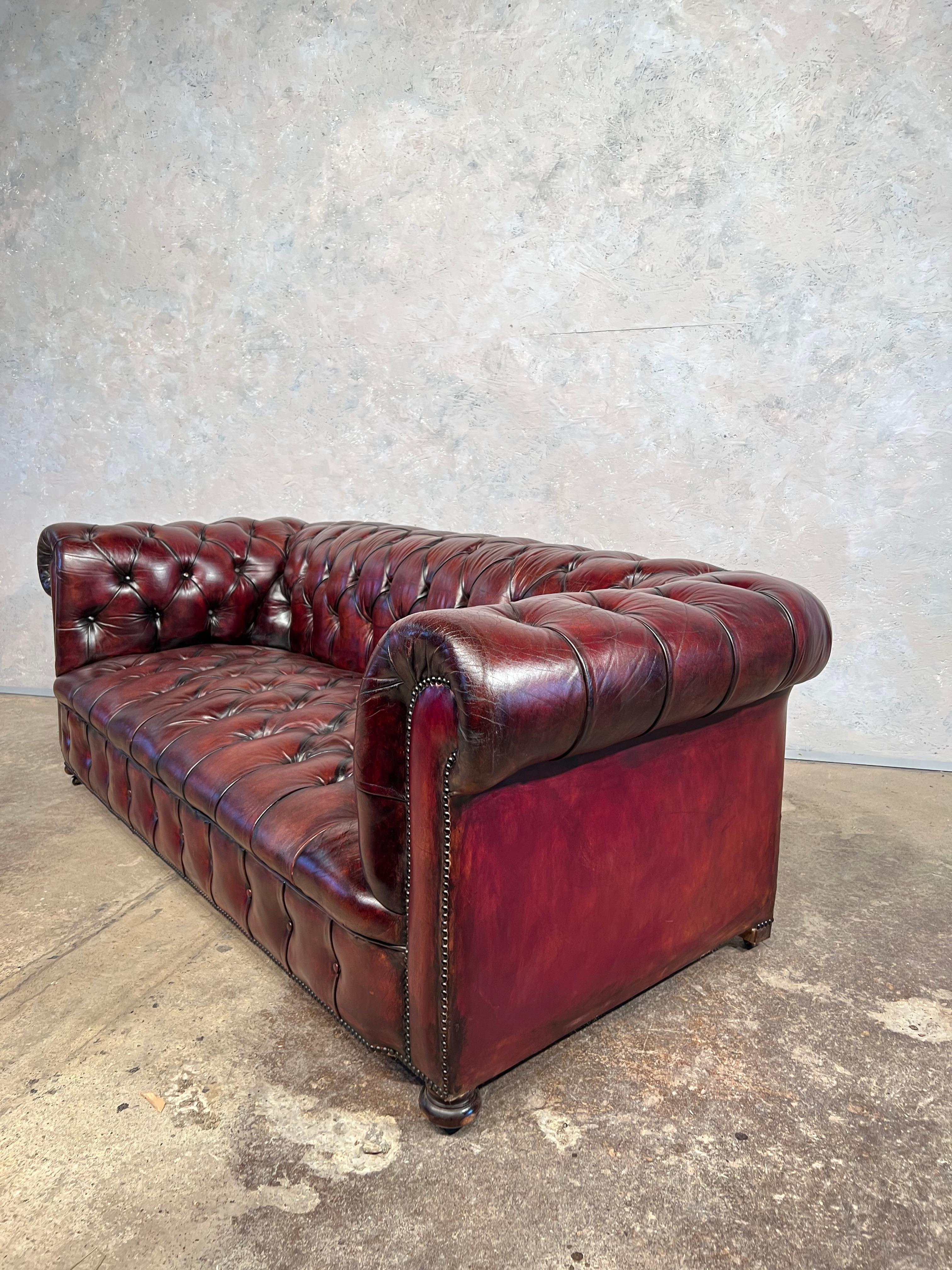 Vintage Mid C Fully Buttoned Patinated Chestnut Leather Chesterfield Sofa #292 In Good Condition In Lewes, GB