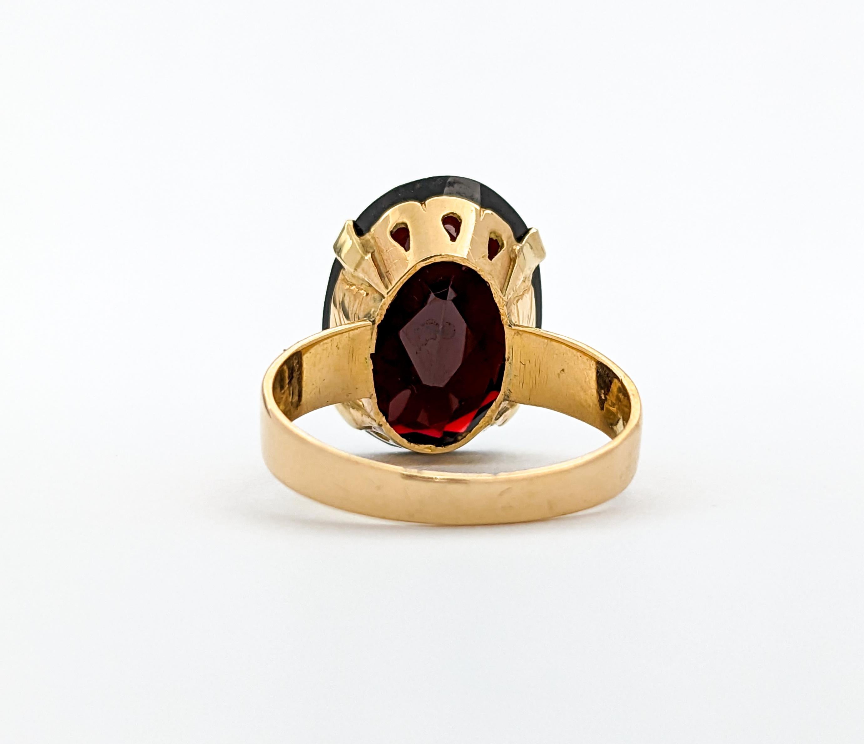 Vintage Mid-Century 10ct Oval Garnet Ring In Yellow Gold For Sale 3