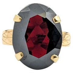 Vintage Mid-Century 10ct Oval Garnet Ring In Yellow Gold (Bague grenat ovale en or jaune)