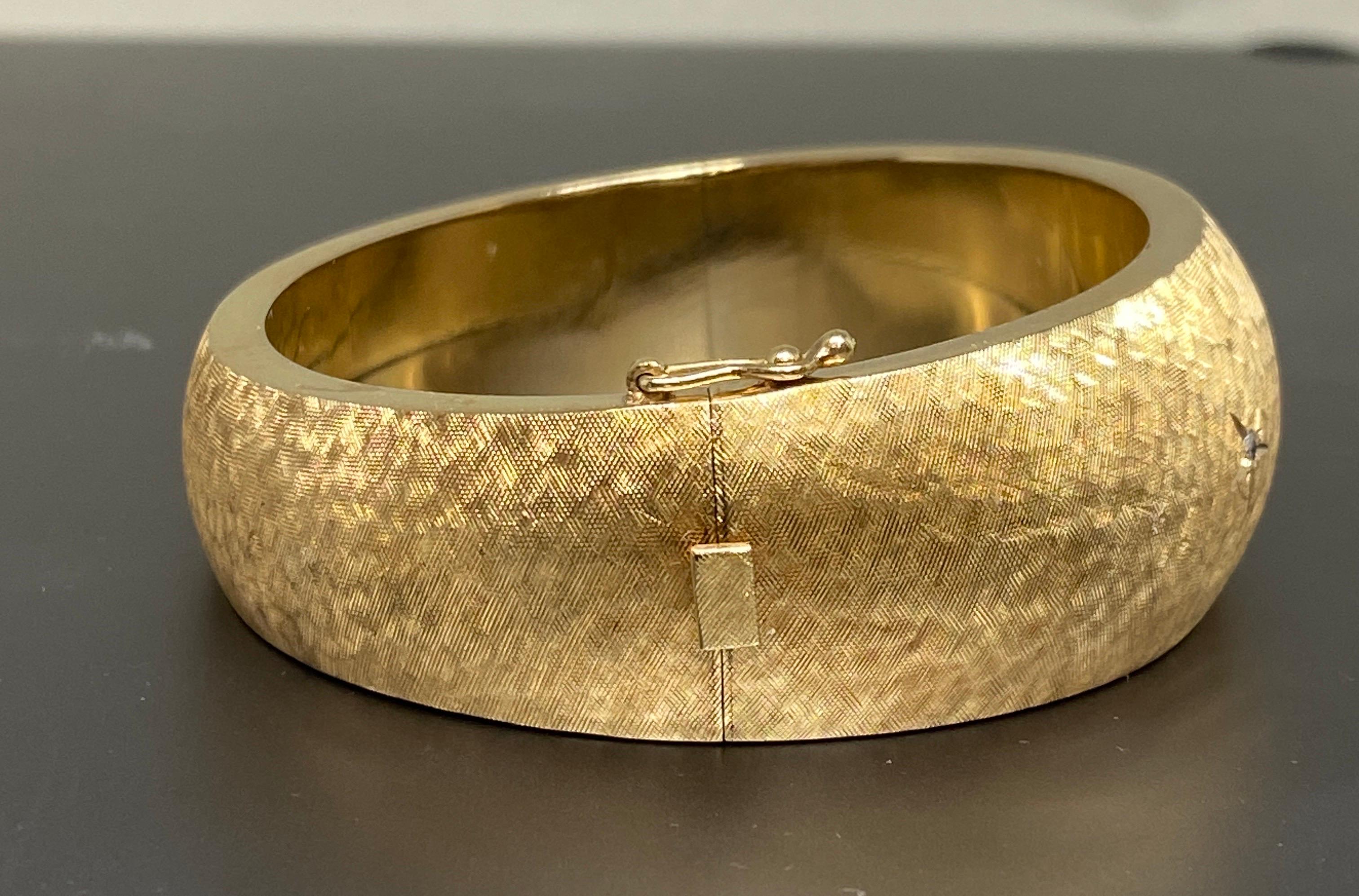 Vintage Mid Century 14k Yellow Gold Florentine Diamond Hinged Bangle Bracelet For Sale 5