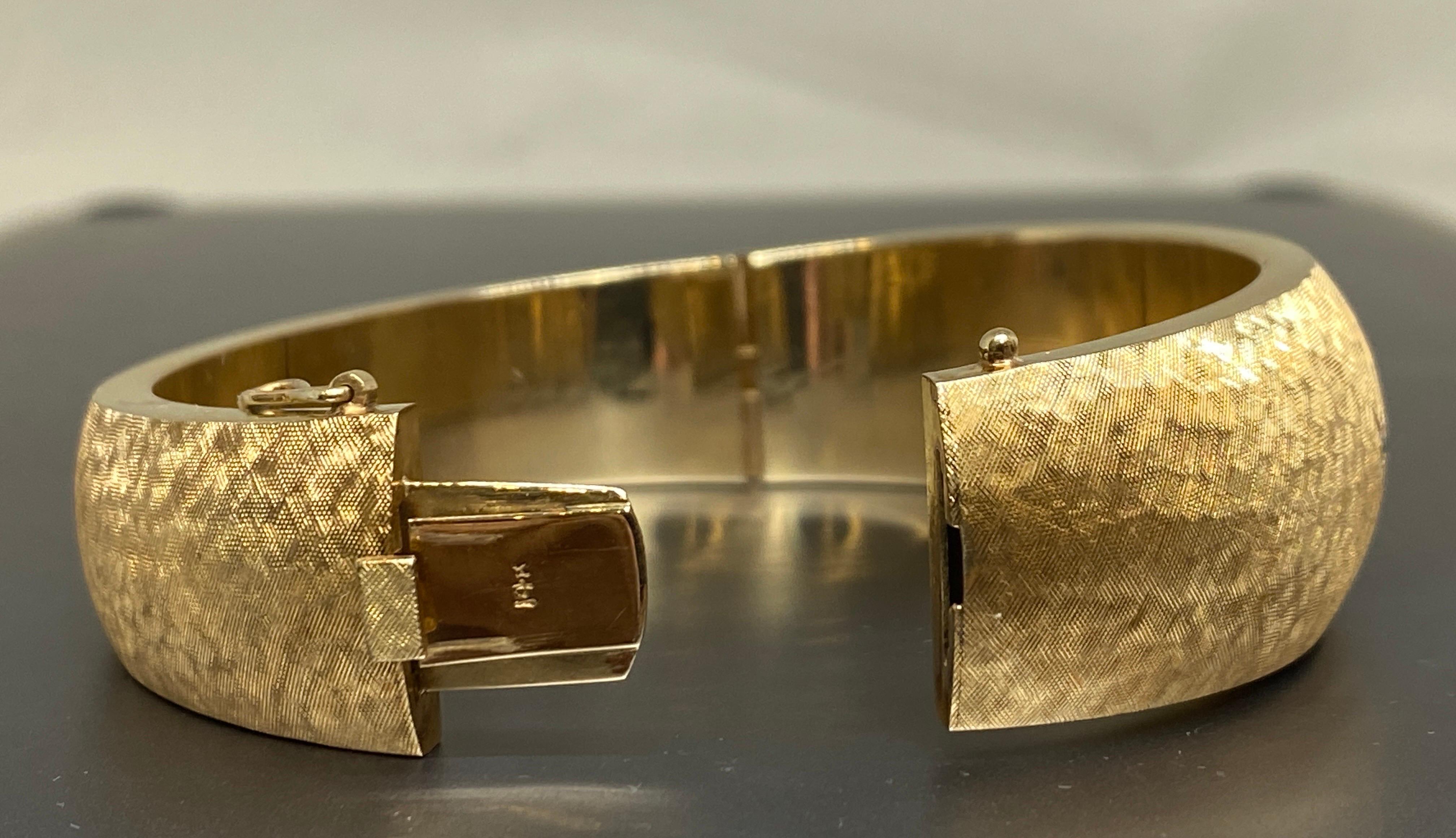 Vintage Mid Century 14k Yellow Gold Florentine Diamond Hinged Bangle Bracelet For Sale 8