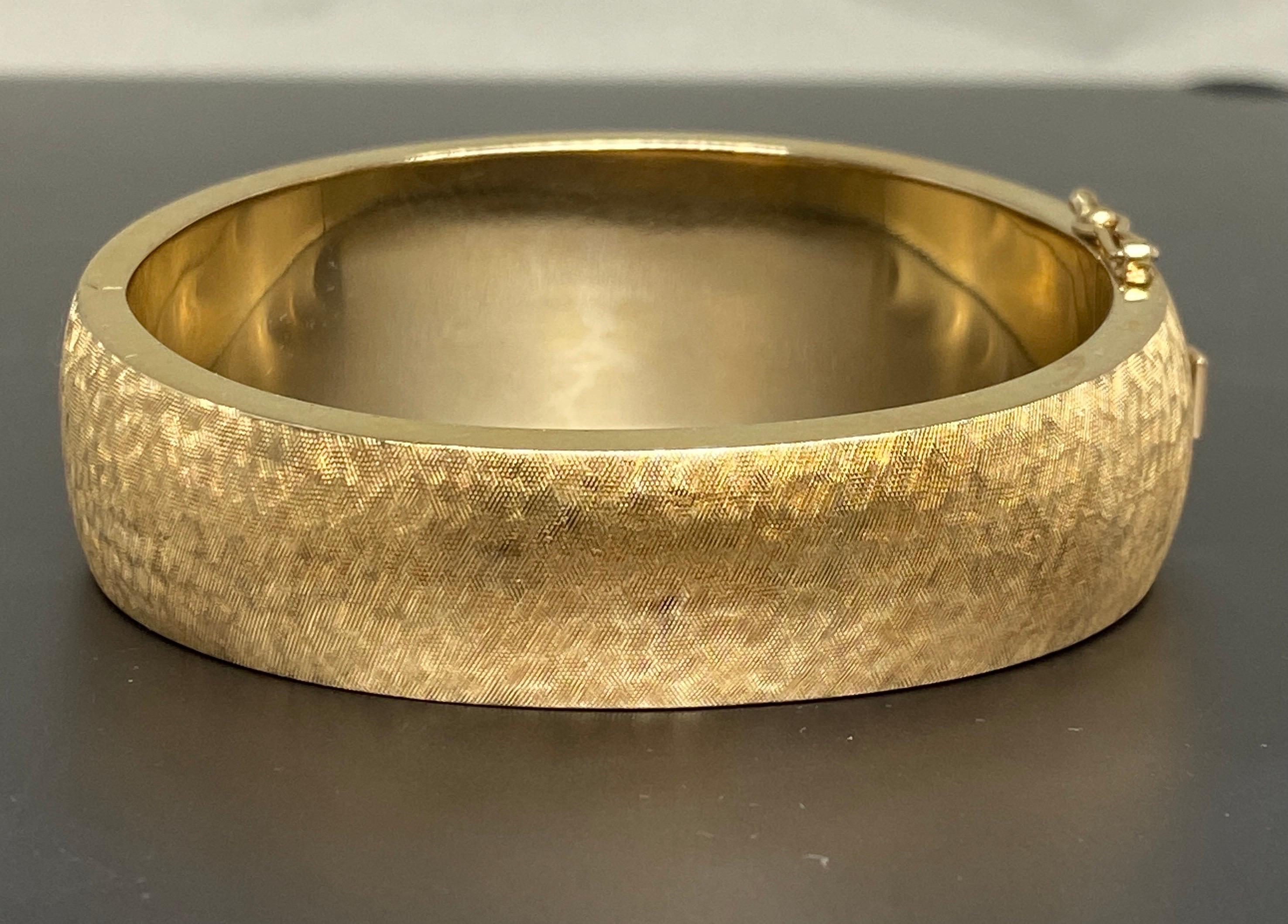 Vintage Mid Century 14k Yellow Gold Florentine Diamond Hinged Bangle Bracelet For Sale 2