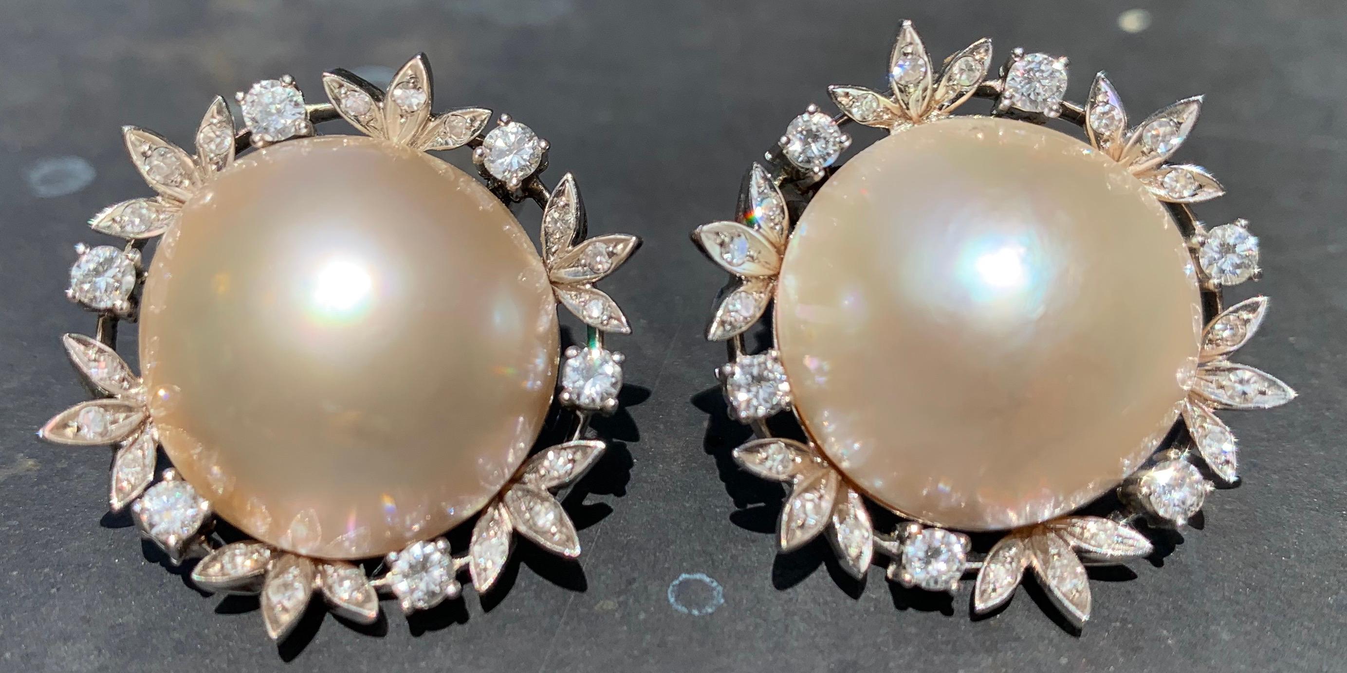 Round Cut Vintage Mid-Century Clip On Earrings Diamond Mabé Pearl 18 Karat White Gold  For Sale