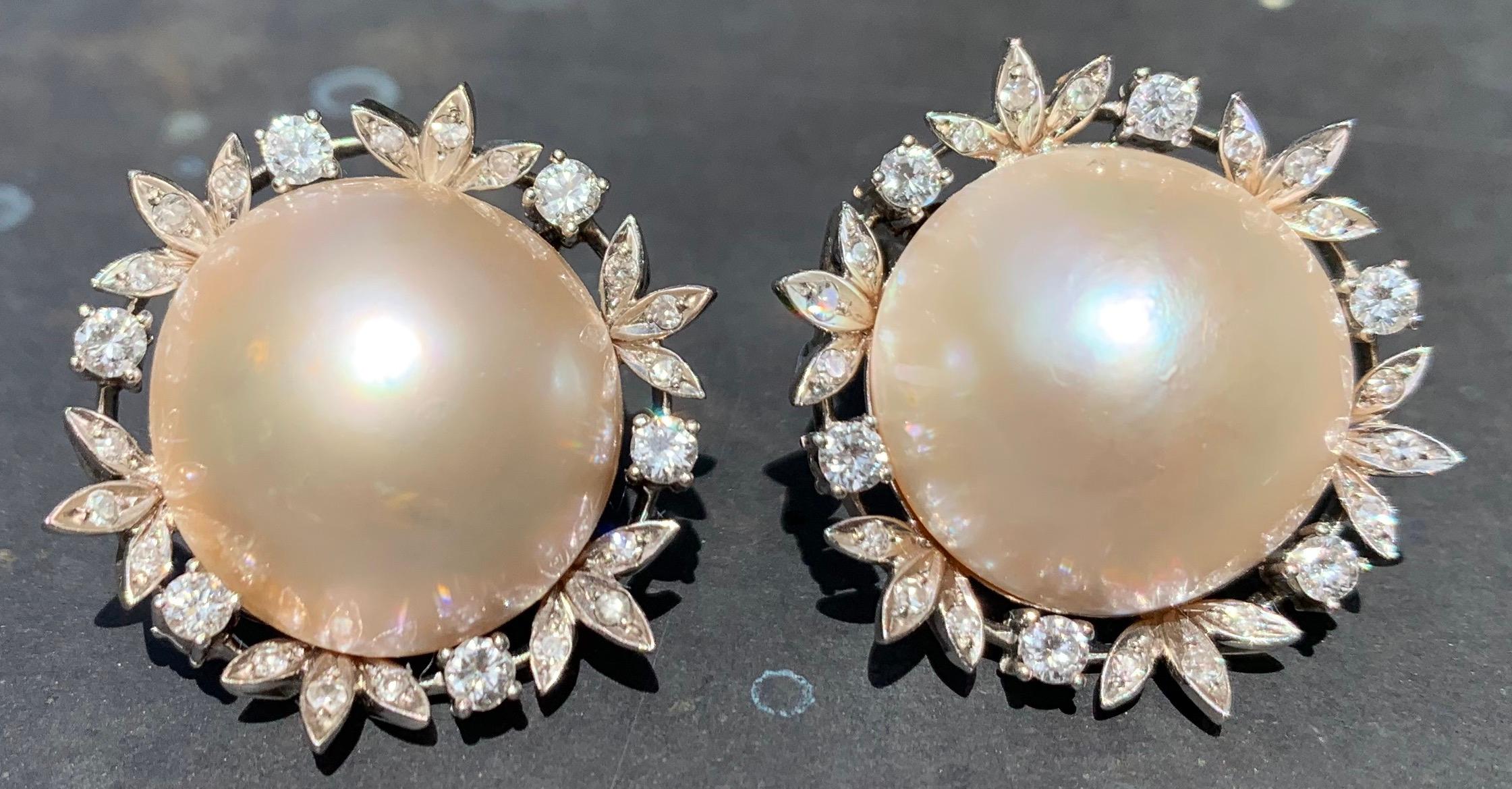Vintage Mid-Century Clip On Earrings Diamond Mabé Pearl 18 Karat White Gold  In Good Condition For Sale In Munich, Bavaria