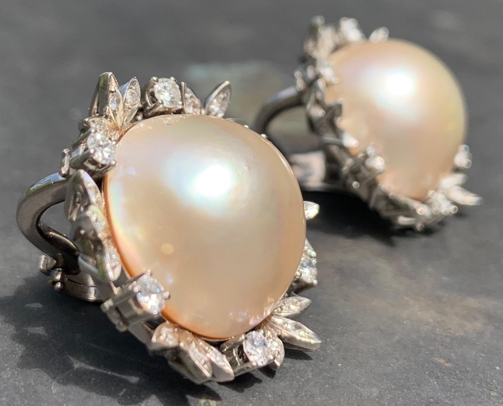 Vintage Mid-Century Clip On Earrings Diamond Mabé Pearl 18 Karat White Gold  For Sale 2