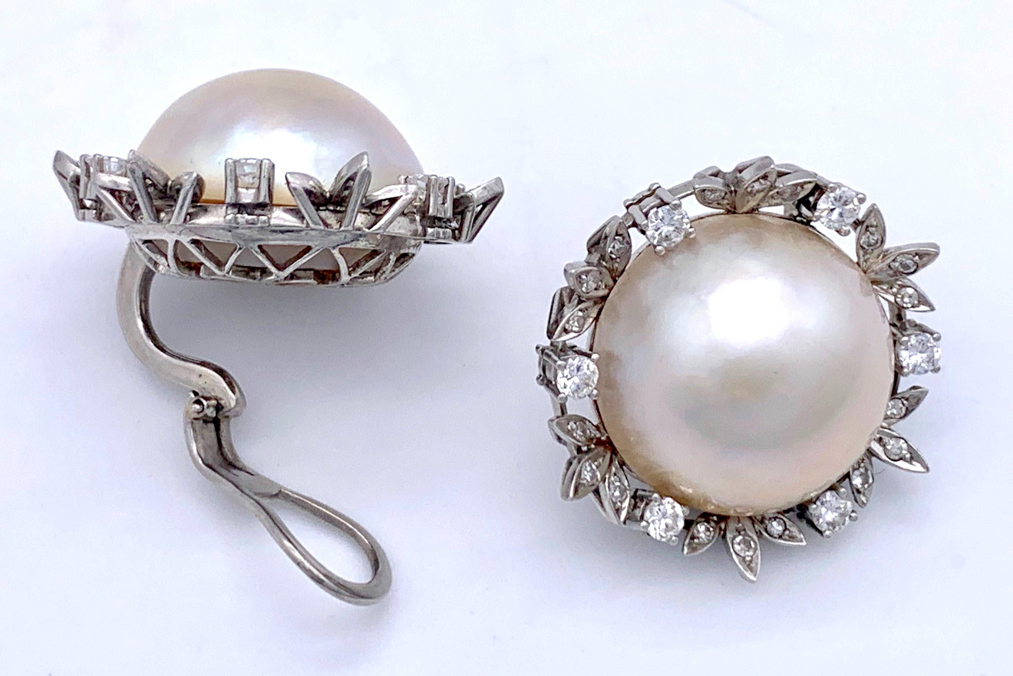 Vintage Mid-Century Clip On Earrings Diamond Mabé Pearl 18 Karat White Gold  For Sale 3