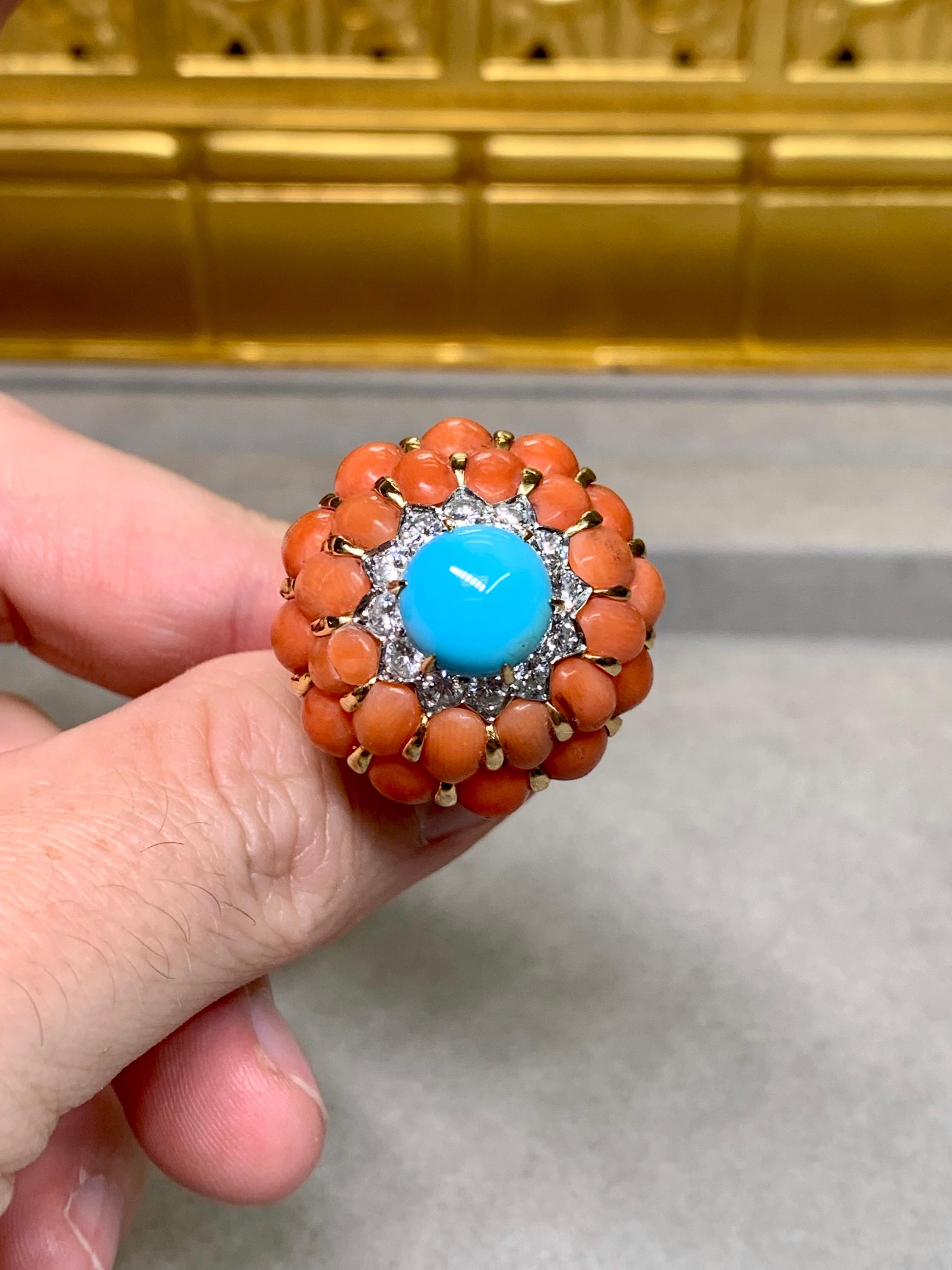 da uomo o donna Anello da cocktail di metà secolo, persiano a 18 carati, con corallo e diamante, di grandi dimensioni in vendita