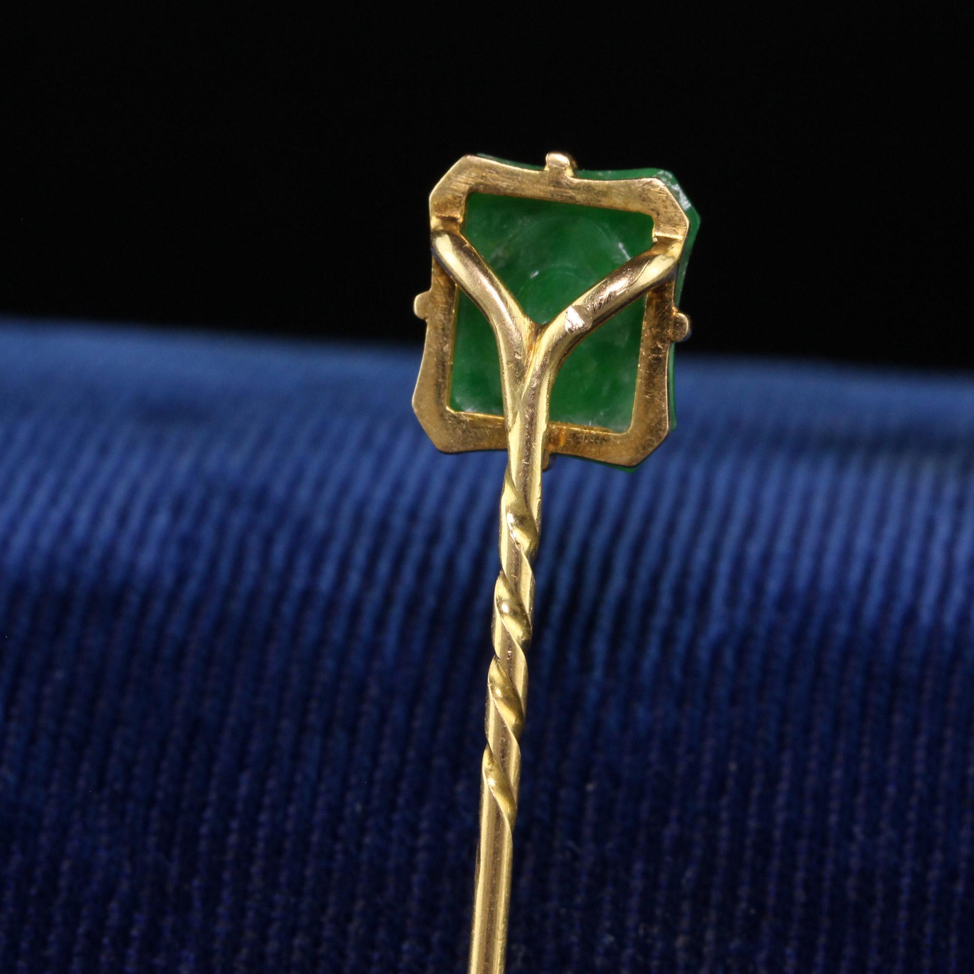 Retro Vintage Mid Century 18K Yellow Gold Carved Jade Floral Stick Pin For Sale
