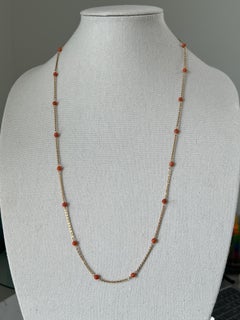 Collar vintage de mediados de siglo con cuentas de coral y oro amarillo de 18 quilates, de los años 60