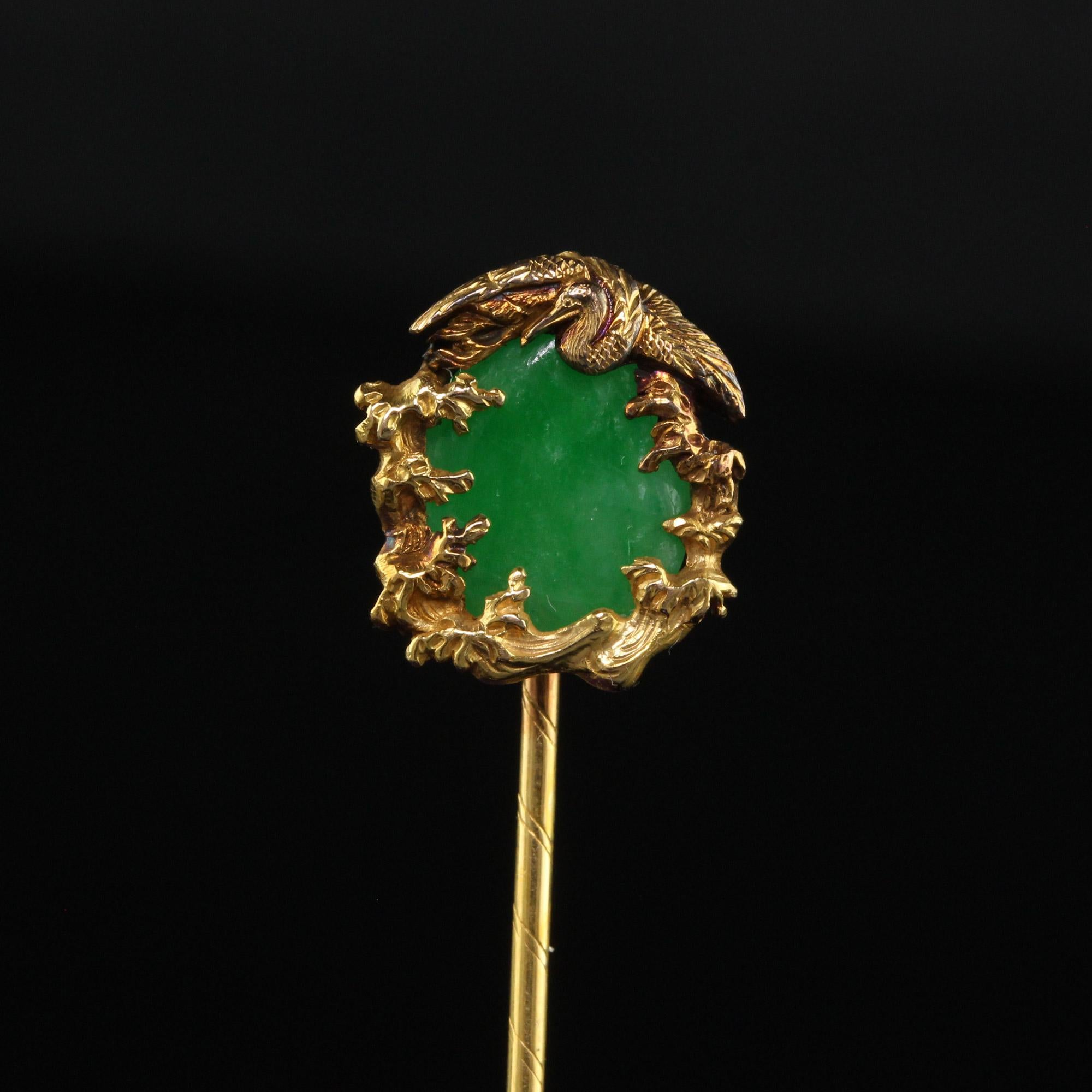 Women's or Men's Vintage Mid Century 18K Yellow Gold Natural Jade Crane Stick Pin For Sale