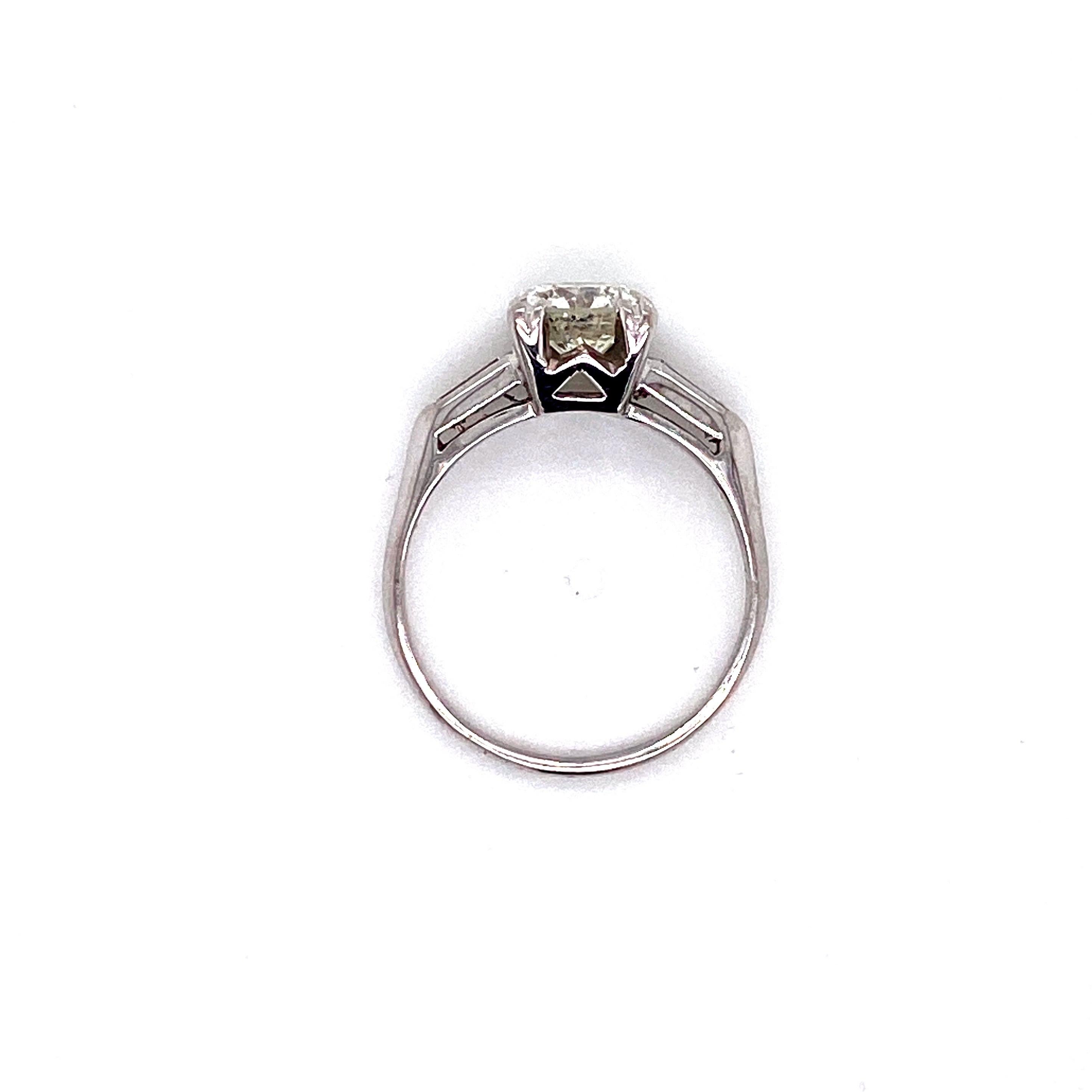 Women's Vintage Midcentury 1950s 1.15 Carat Round Diamond and Baguette Platinum Ring For Sale
