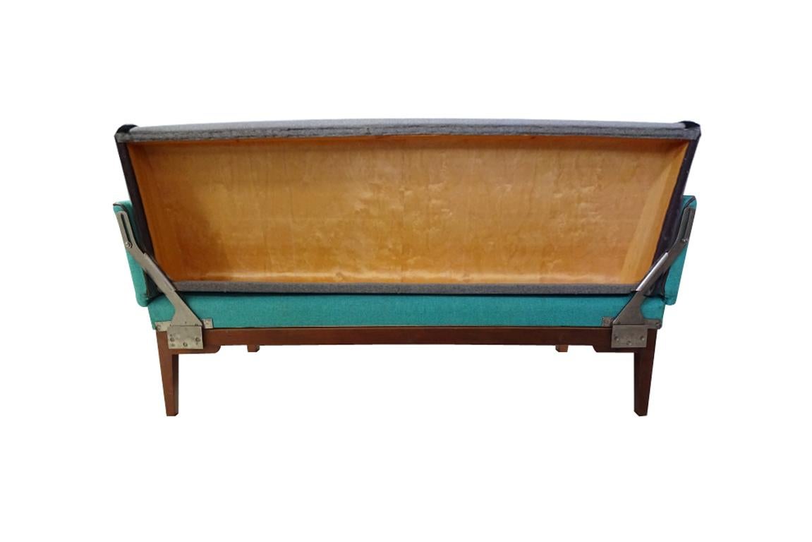 Vintage Midcentury 1960s Mahogany and Wool Sofa Daybed by Illums Bolighus In Good Condition In Highclere, Newbury